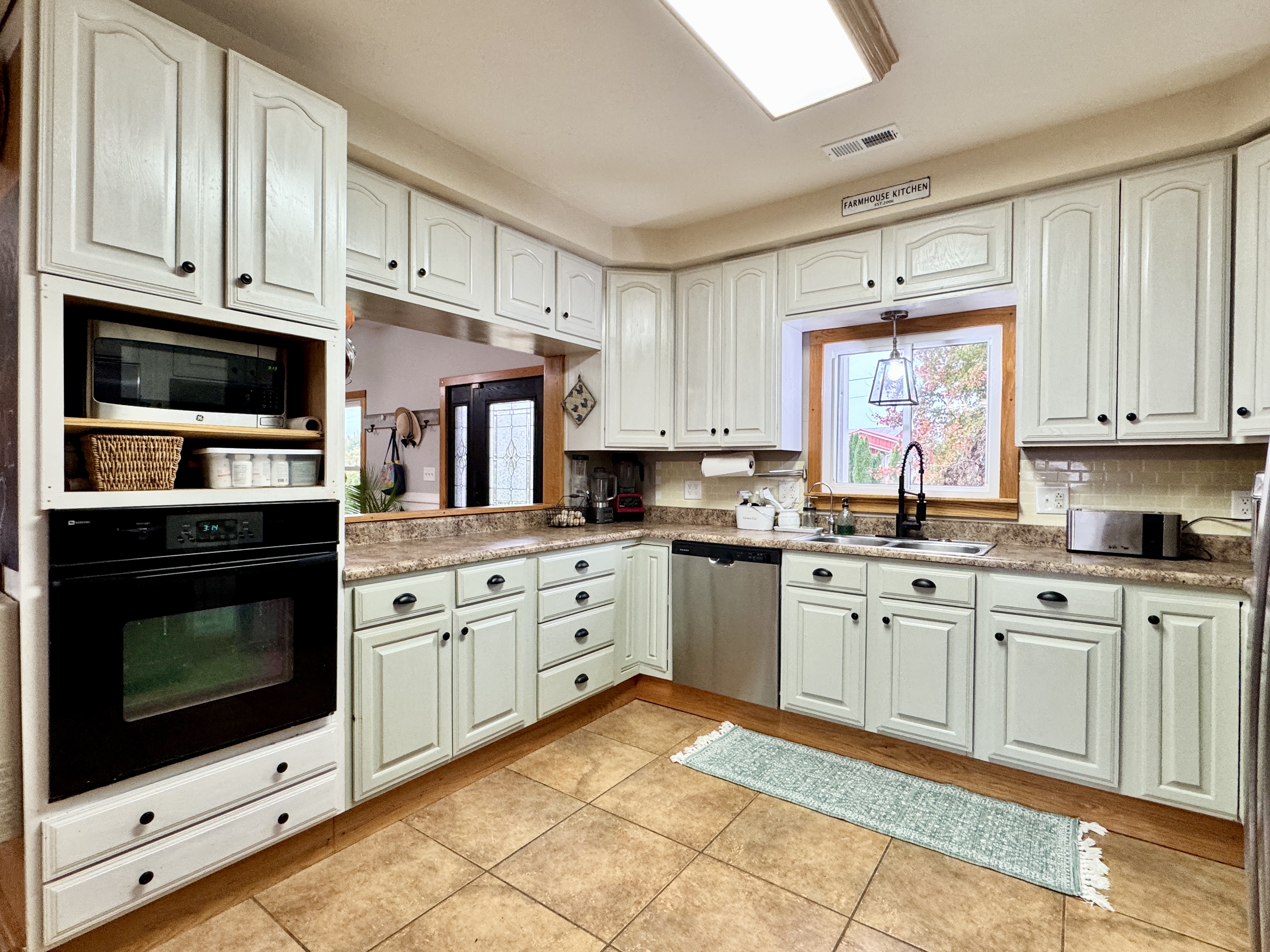 Hillsboro, Kentucky, 41049, United States, 3 Bedrooms Bedrooms, ,3 BathroomsBathrooms,Residential,For Sale,1984101