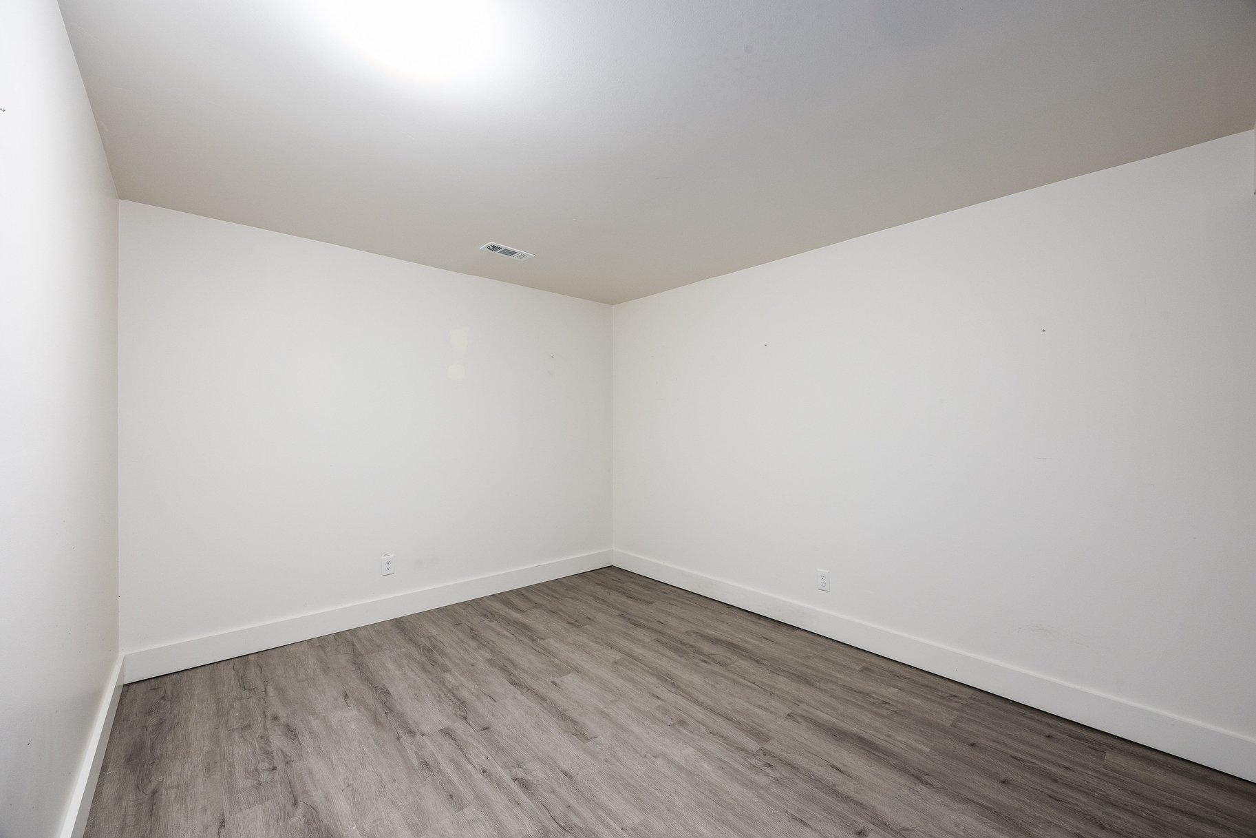  East Bench Duplex with Private Outdoor Living and Upside Potential - 物件實景