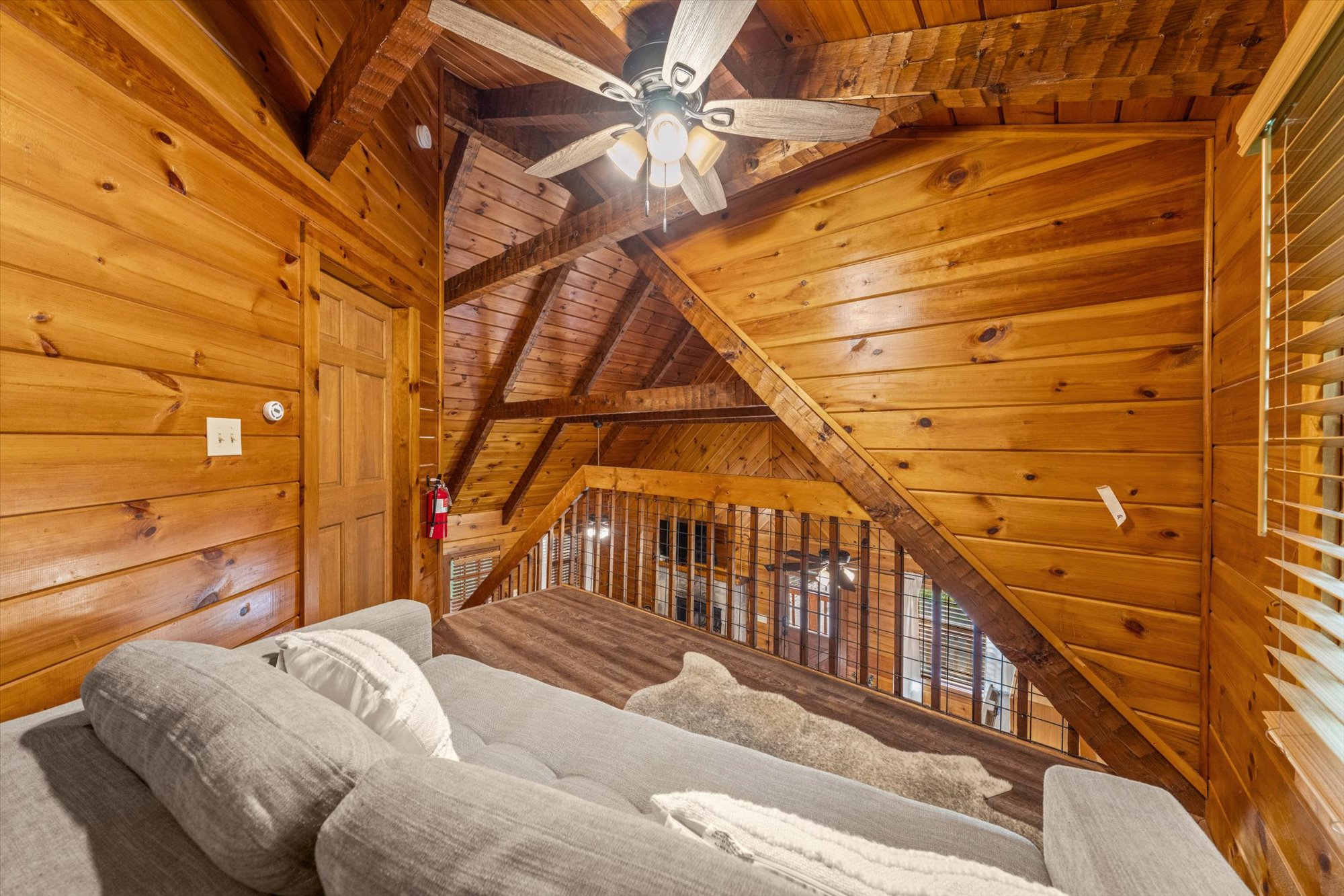 Sevierville, Tennessee, 37876, United States, 2 Bedrooms Bedrooms, ,3 BathroomsBathrooms,Residential,For Sale,1981706