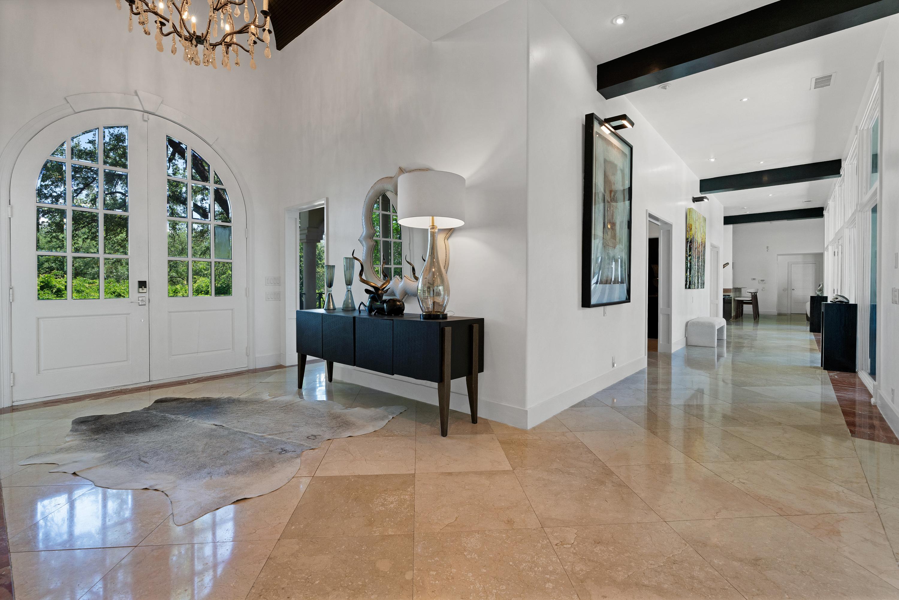  Enchanting Estate on Nearly an Acre - 物件實景