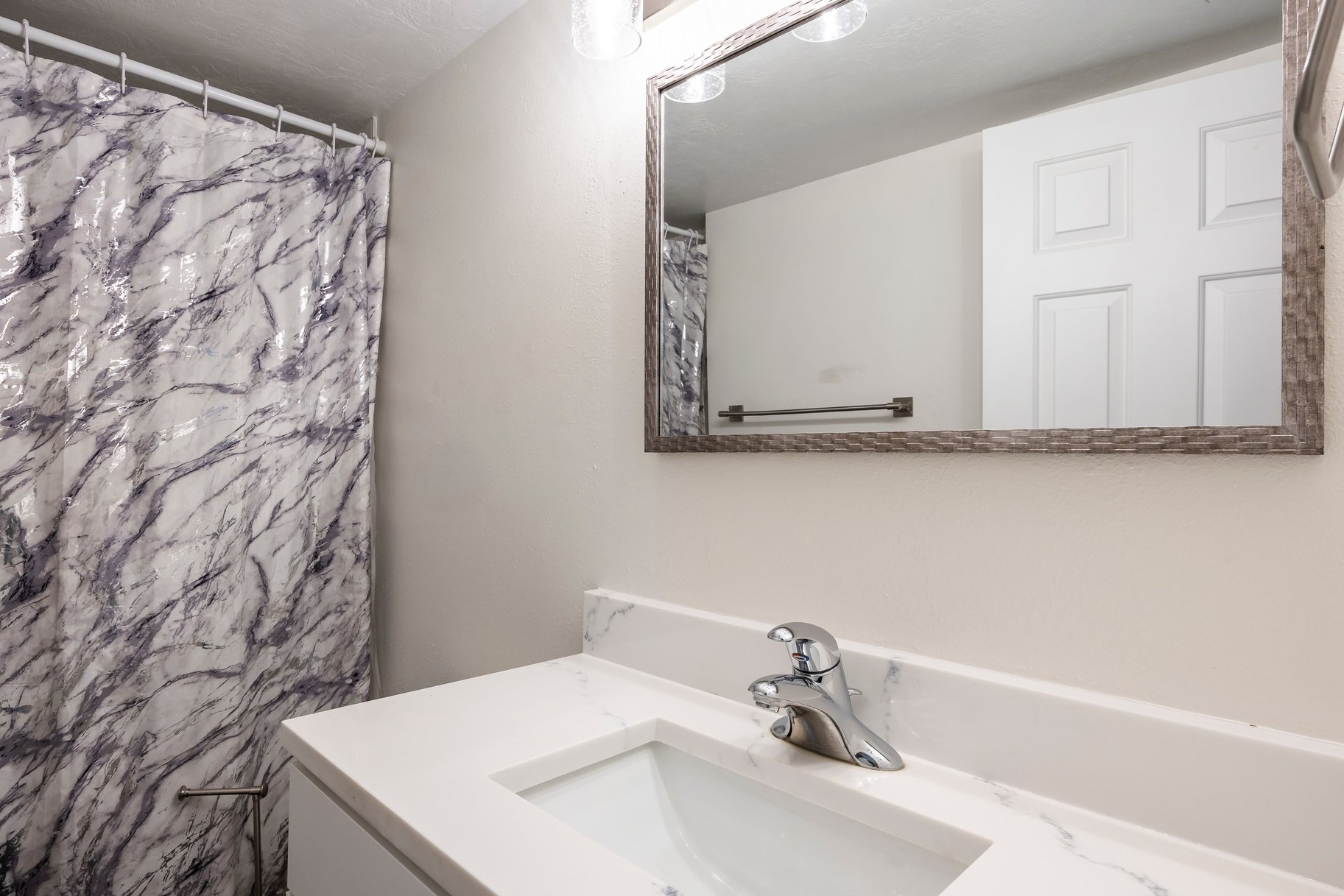  Rarely Available Harvest Lane Rambler Main-Level Living - 物件實景