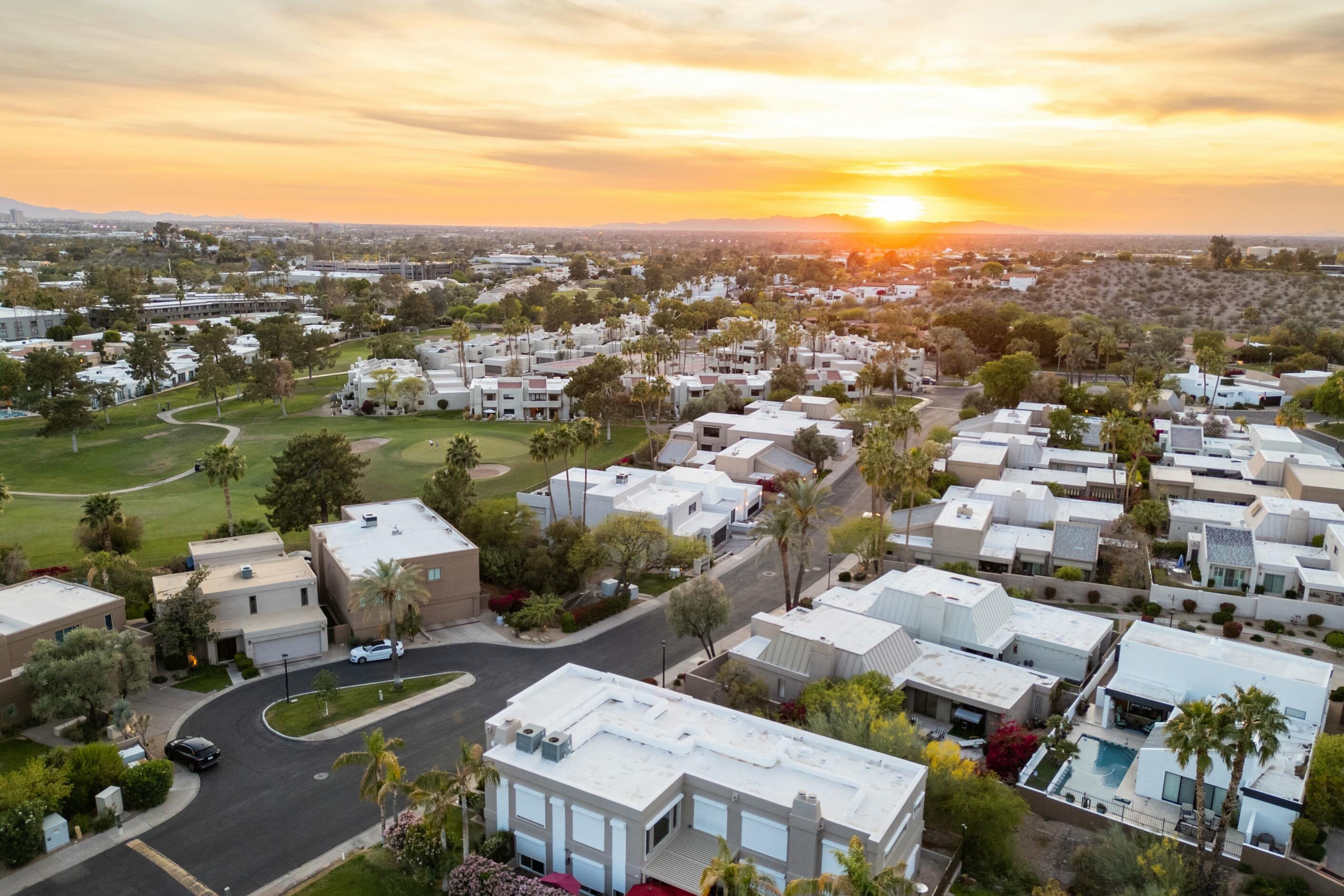  3033 E CLAREMONT AVE  Phoenix, AZ - 物件實景