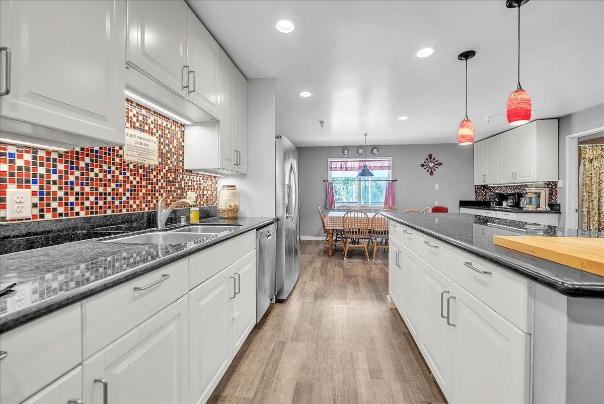 Nevada City, California, 95959, United States, 2 Bedrooms Bedrooms, ,3 BathroomsBathrooms,Residential,For Sale,1887439