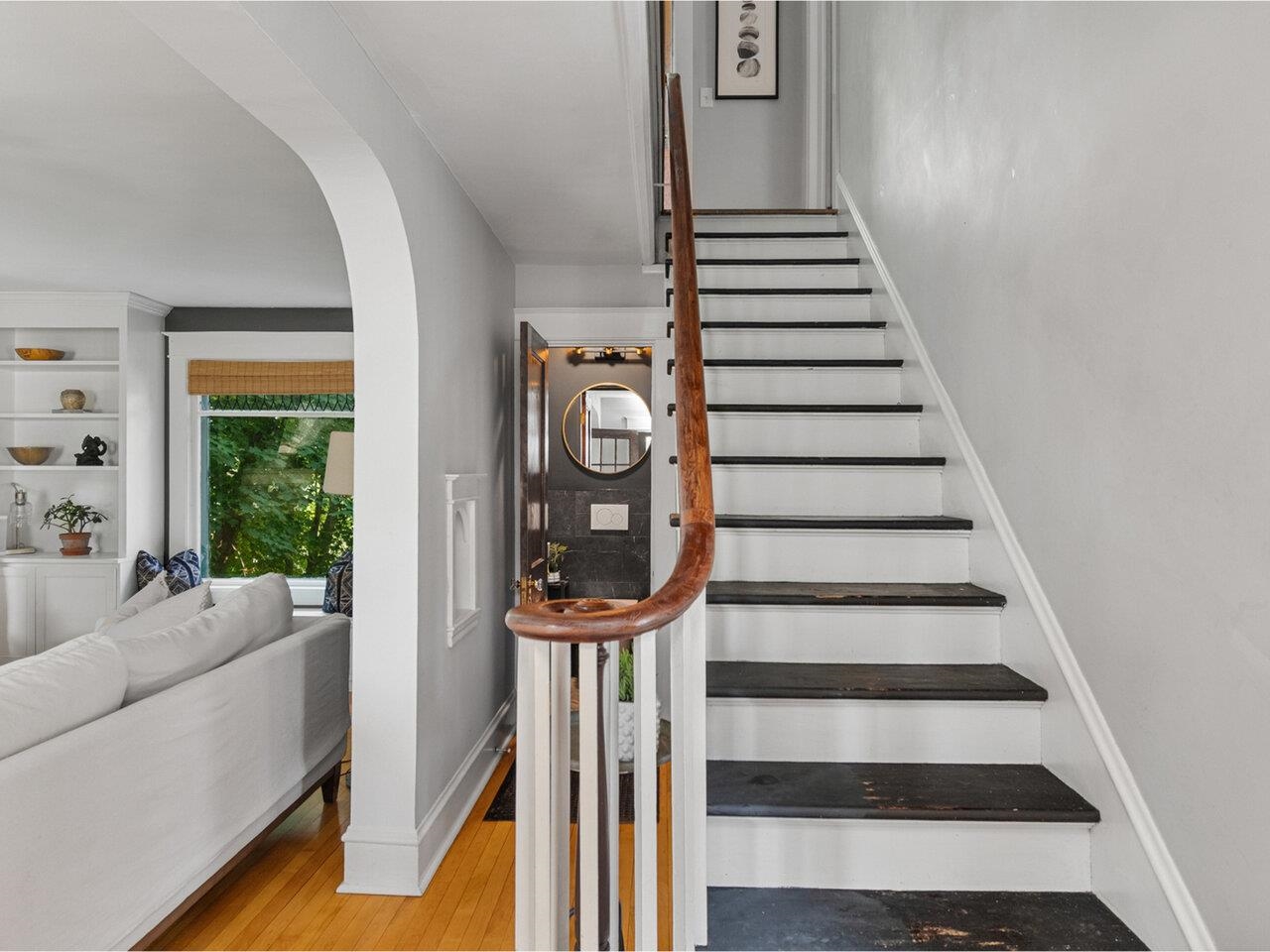 Burlington, Vermont, 05401, United States, 3 Bedrooms Bedrooms, ,2 BathroomsBathrooms,Residential,For Sale,1906339