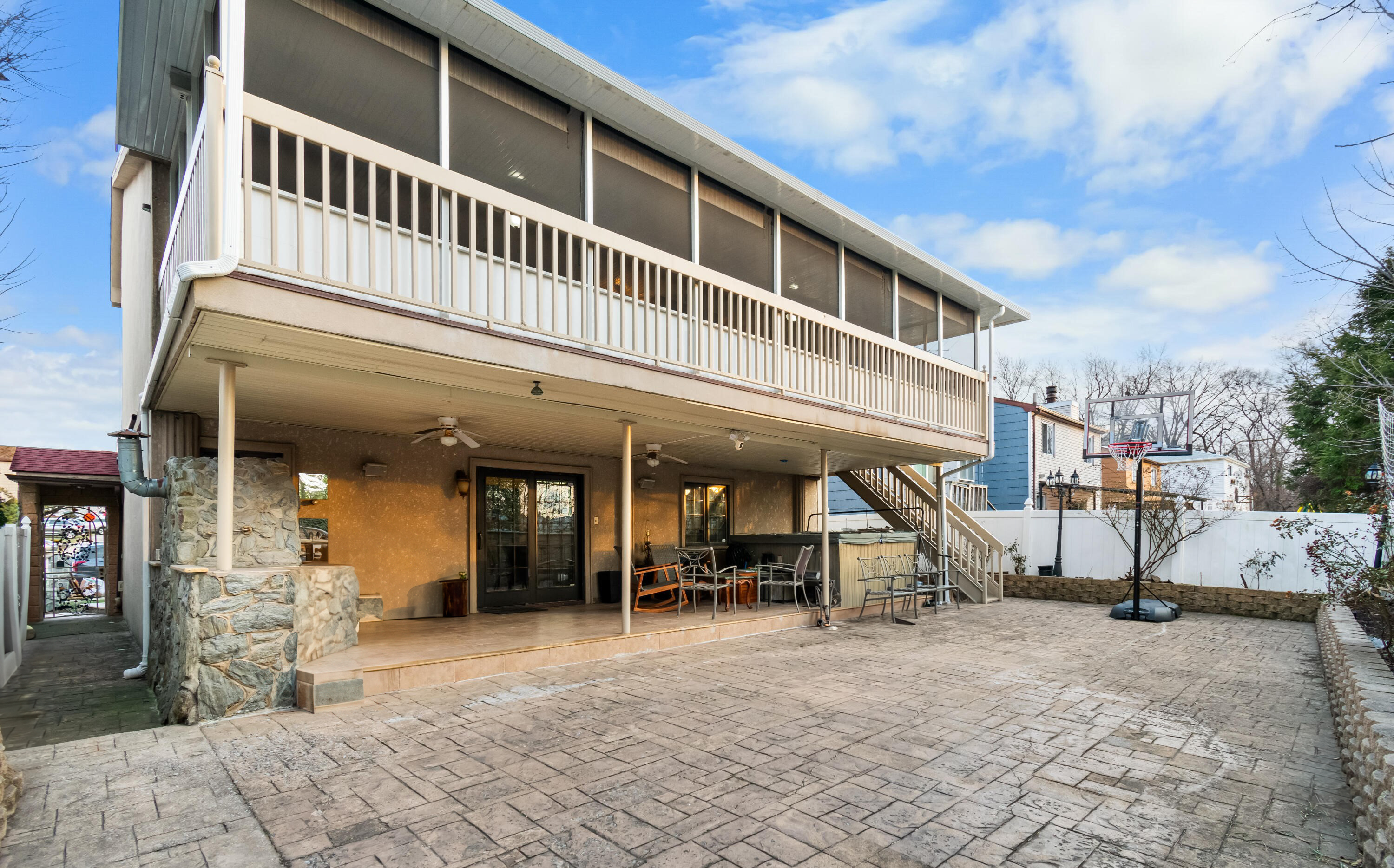  668 Stewart Avenue - 物件實景