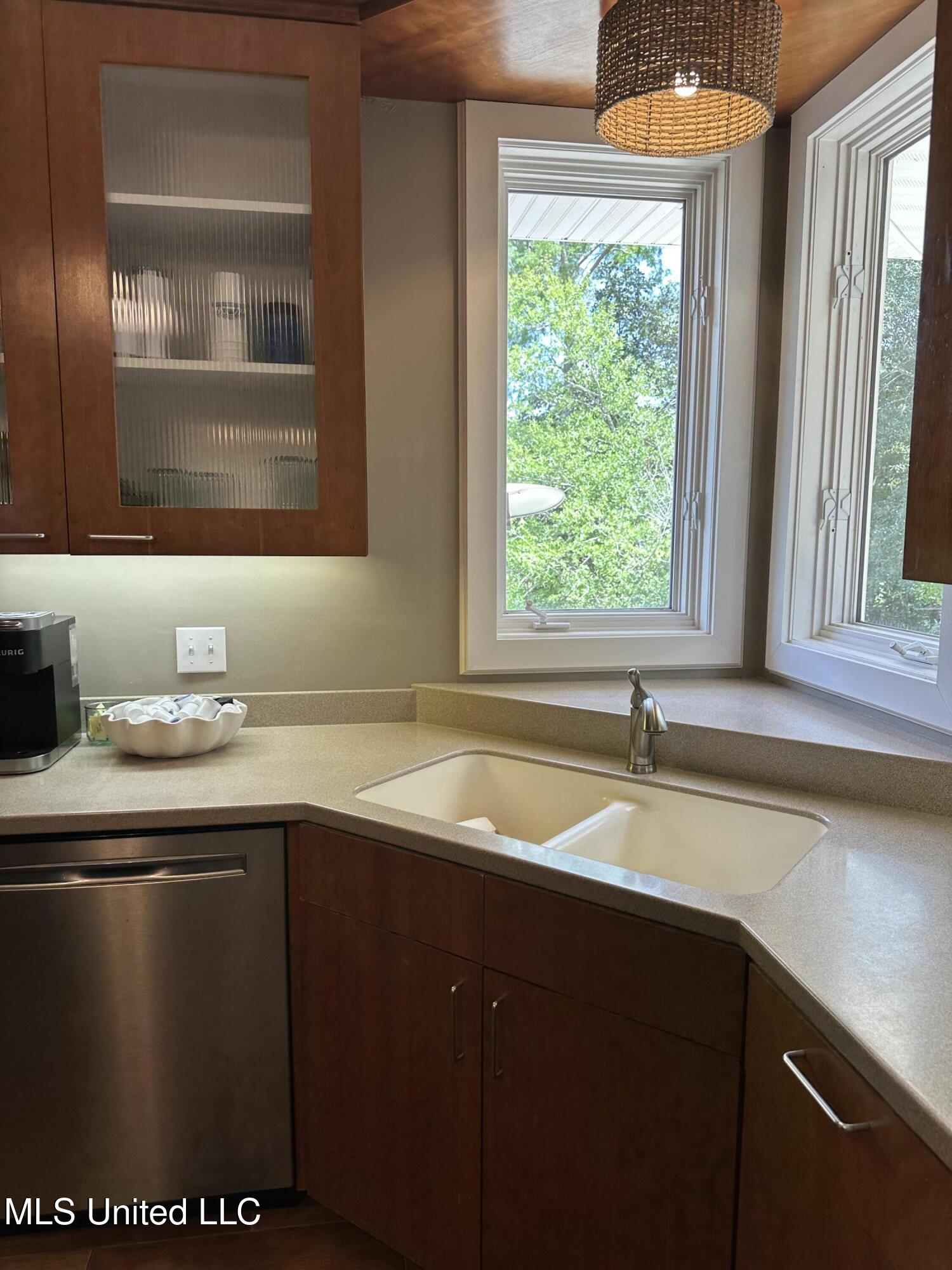 Biloxi, Mississippi, 39532, United States, 2 Bedrooms Bedrooms, ,2 BathroomsBathrooms,Residential,For Sale,1806133