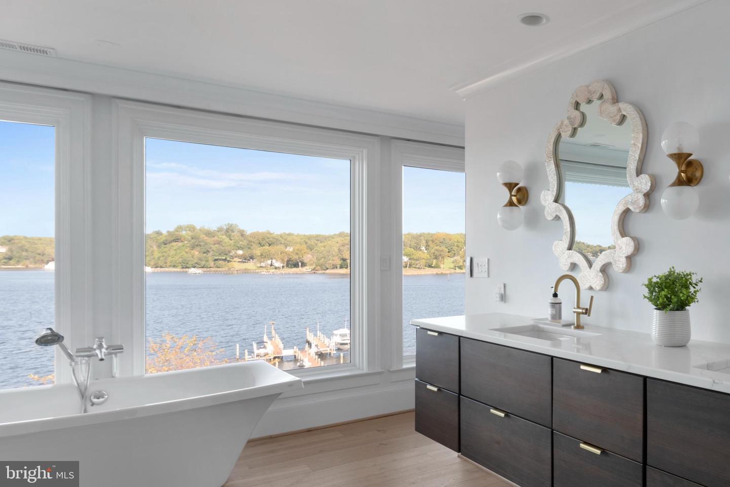 Annapolis, Maryland, 21401, United States, 6 Bedrooms Bedrooms, ,9 BathroomsBathrooms,Residential,For Sale,1744744