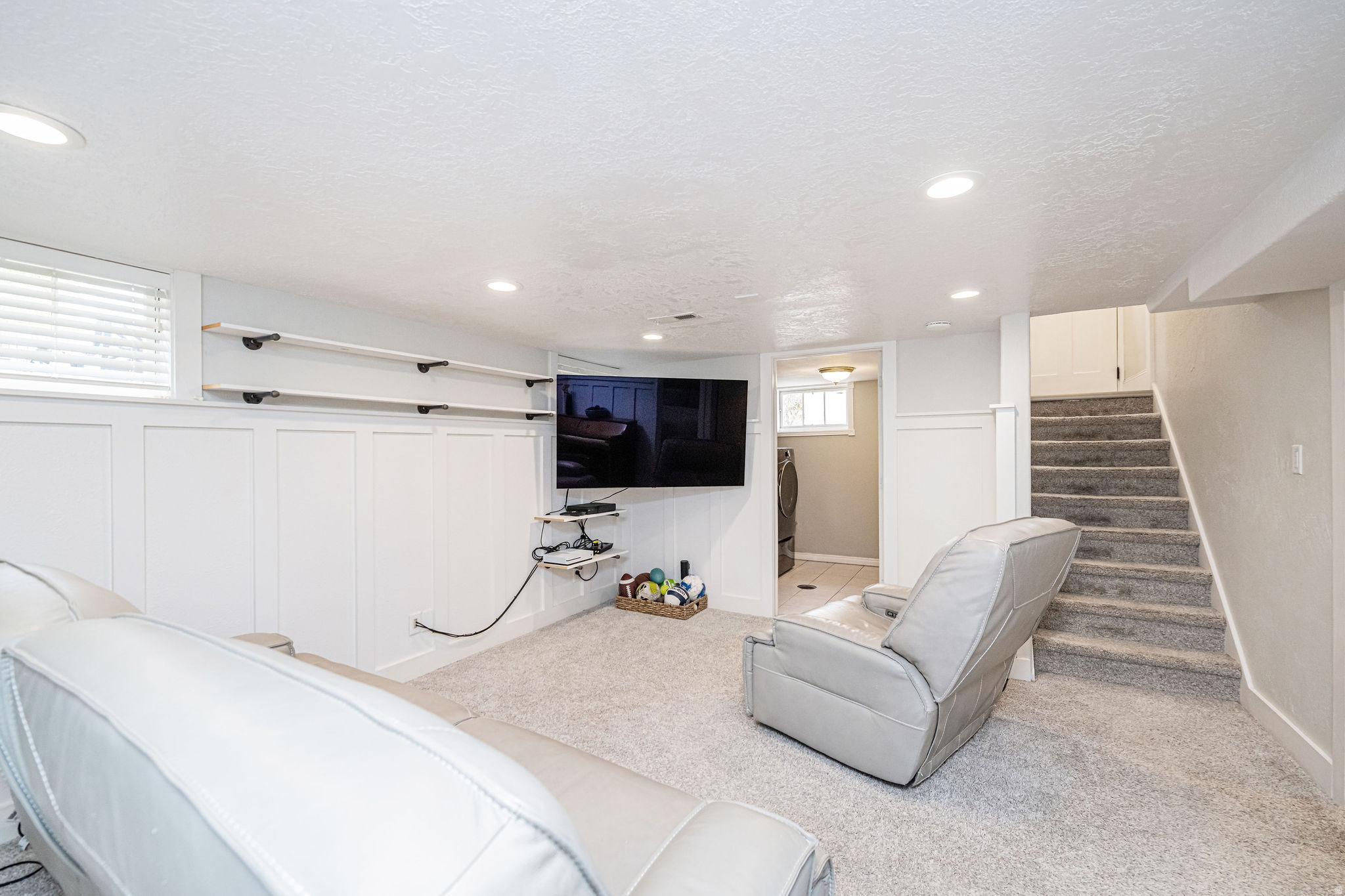 Bountiful, Utah, 84010, United States, 3 Bedrooms Bedrooms, ,2 BathroomsBathrooms,Residential,For Sale,1985173