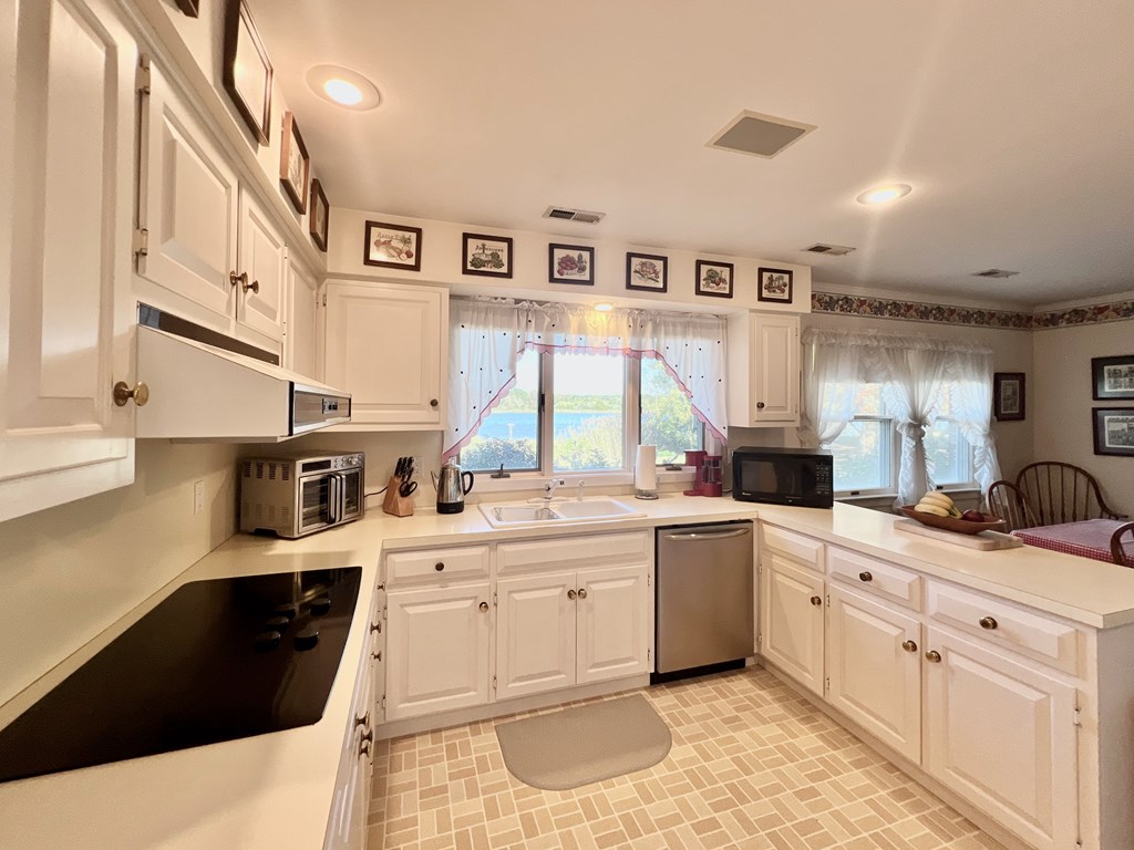 Onancock, Virginia, 23417, United States, 2 Bedrooms Bedrooms, ,2 BathroomsBathrooms,Residential,For Sale,1971701