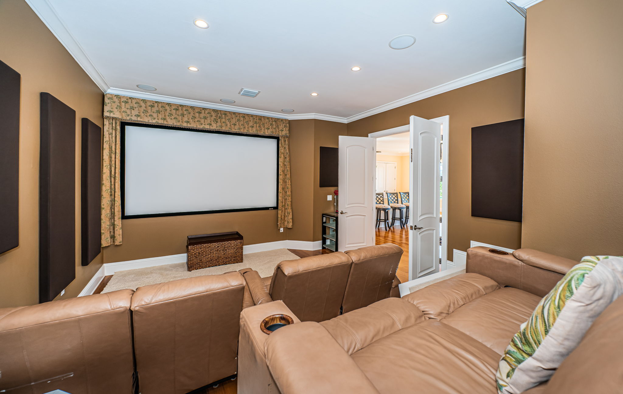 St Petersburg, Florida, 33707, United States, 5 Bedrooms Bedrooms, ,5 BathroomsBathrooms,Residential,For Sale,2006025