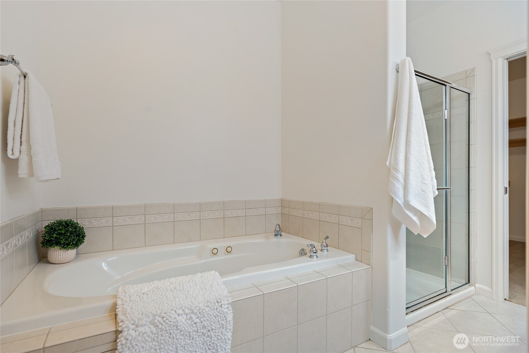 Tacoma, Washington, 98405, United States, 2 Bedrooms Bedrooms, ,2 BathroomsBathrooms,Residential,For Sale,2003445