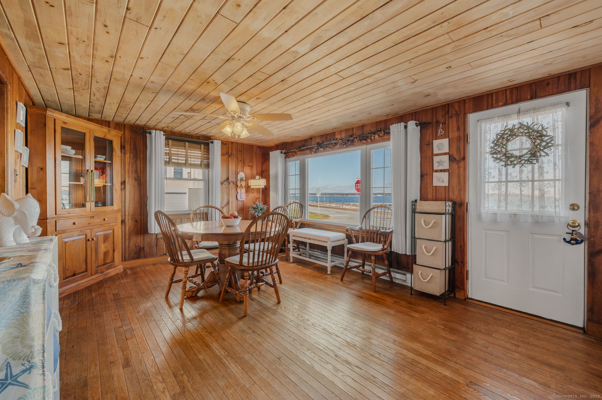 East Lyme, Connecticut, 06357, United States, 3 Bedrooms Bedrooms, ,1 BathroomBathrooms,Residential,For Sale,1987799