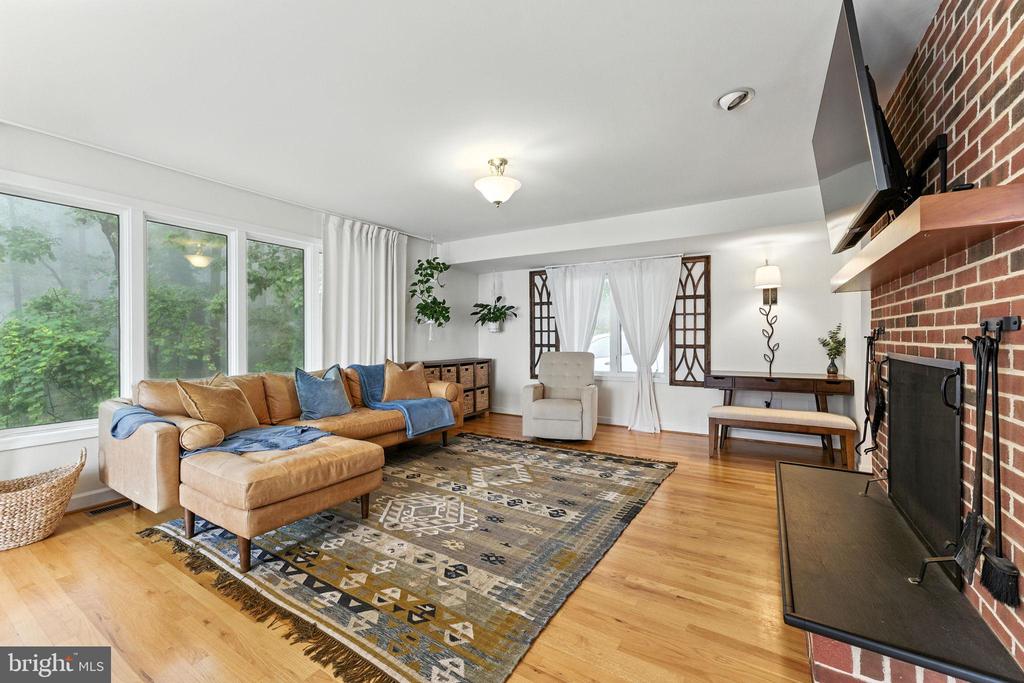 Chester Gap, Virginia, 22623, United States, 4 Bedrooms Bedrooms, ,4 BathroomsBathrooms,Residential,For Sale,1980820