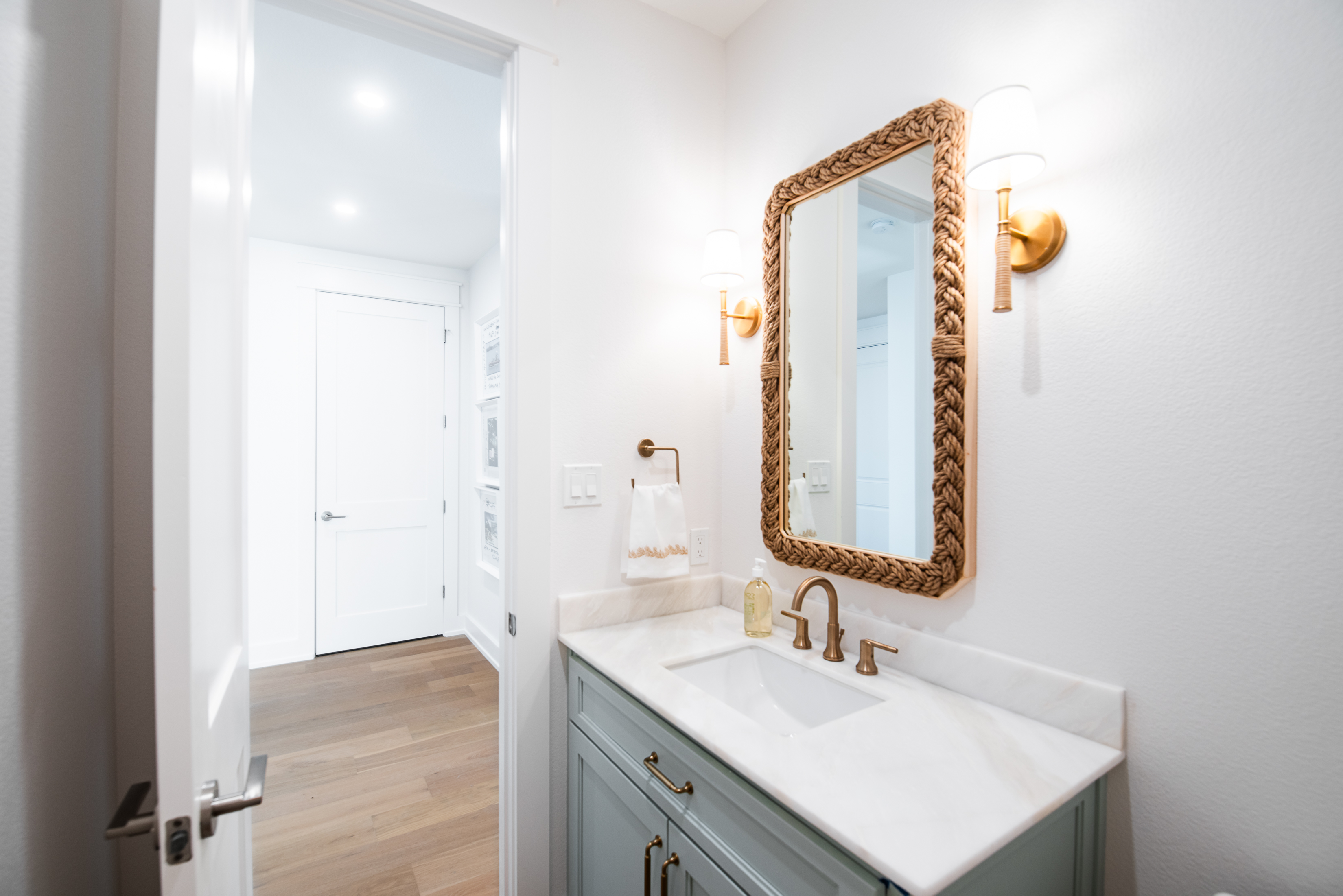  Coastal Elegance Meets Waterfront Living - 物件實景