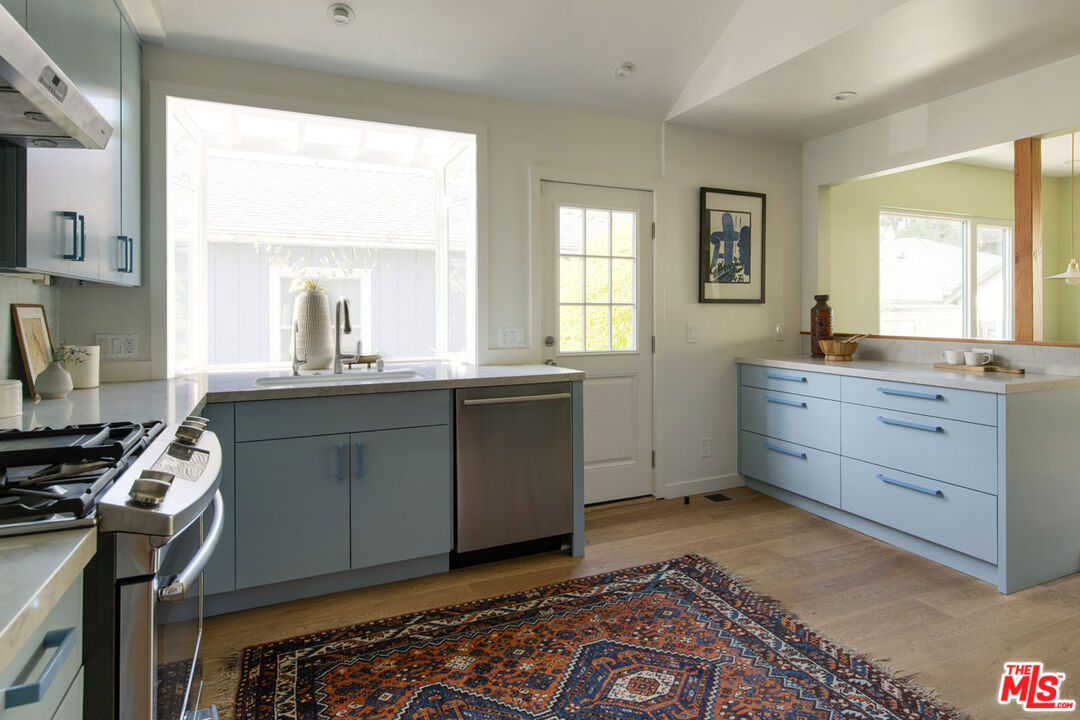 Los Angeles, California, 90039, United States, 3 Bedrooms Bedrooms, ,2 BathroomsBathrooms,Residential,For Sale,1856882