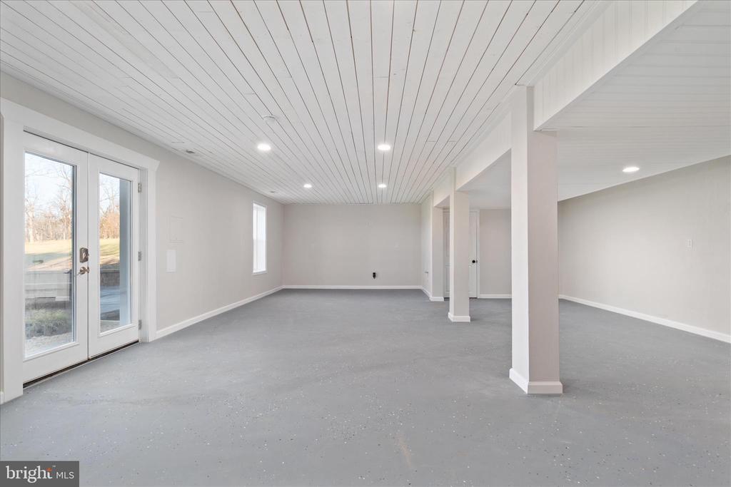 Winchester, Virginia, 22602, United States, 5 Bedrooms Bedrooms, ,5 BathroomsBathrooms,Residential,For Sale,2039774