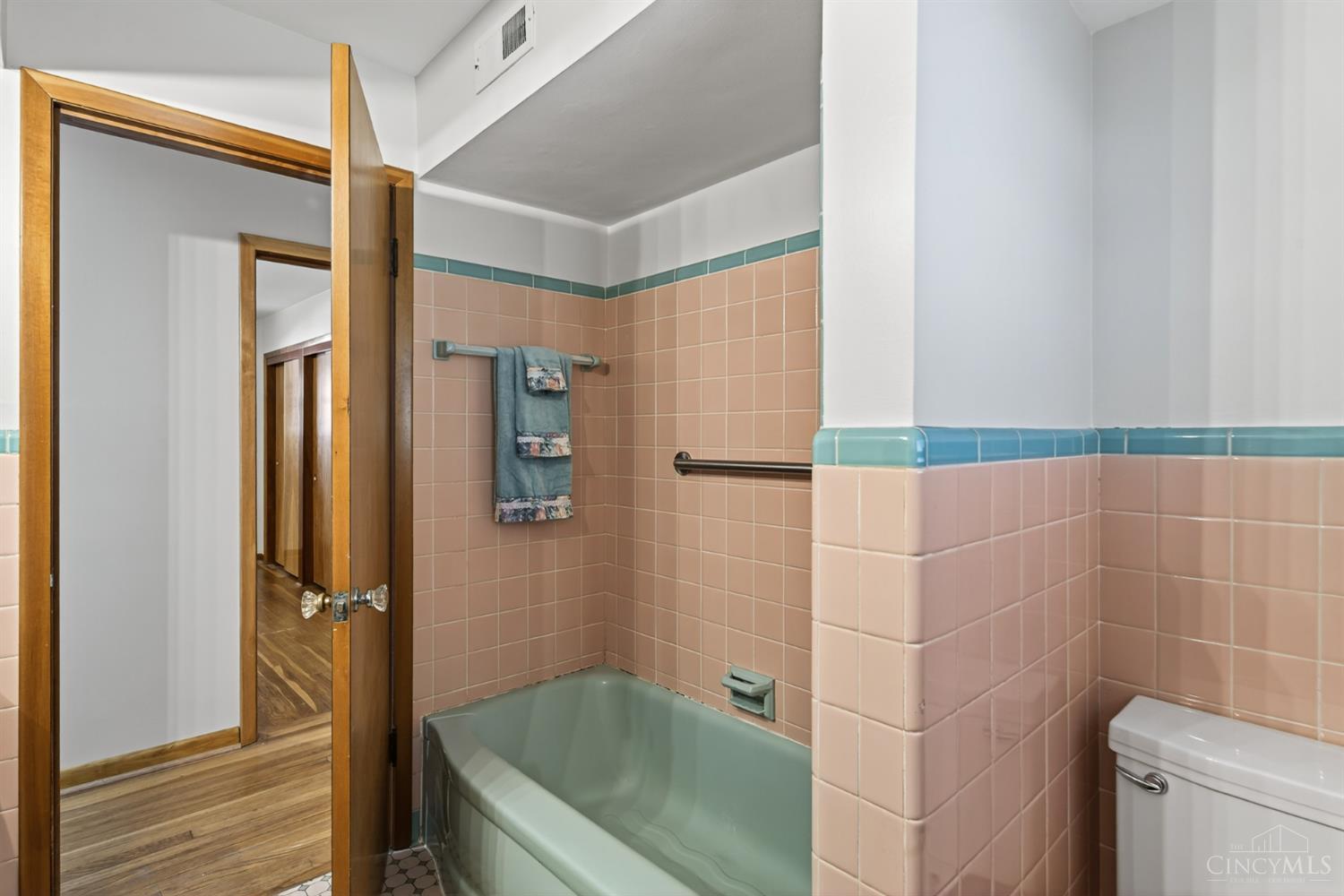 Madeira, Ohio, 45243, United States, 3 Bedrooms Bedrooms, ,2 BathroomsBathrooms,Residential,For Sale,1971231