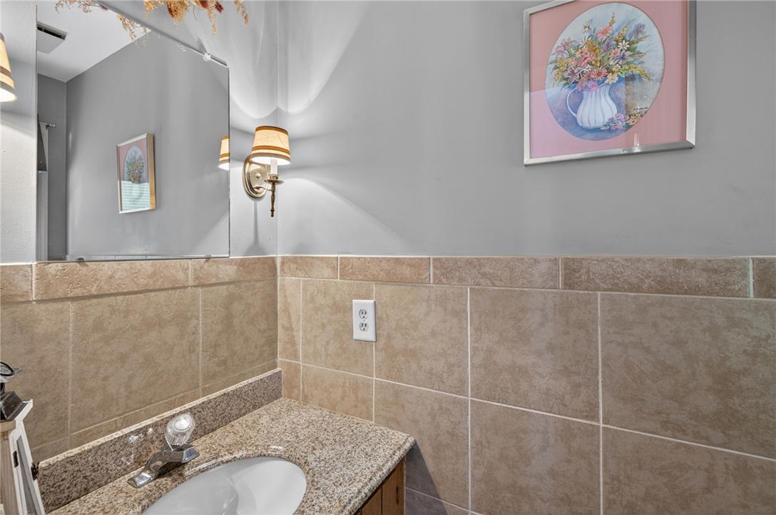 Lower Saucon Twp, Pennsylvania, 18055, United States, 5 Bedrooms Bedrooms, ,4 BathroomsBathrooms,Residential,For Sale,2048315