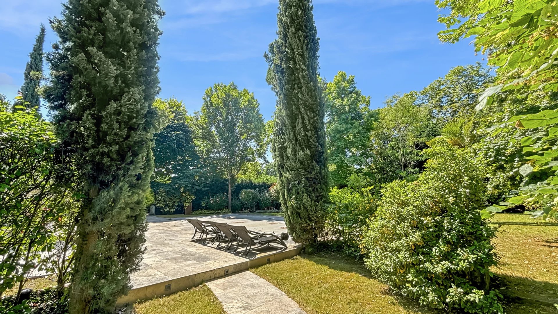 Maisons-Laffitte, Île-de-France, 78600, FR, 8 Bedrooms Bedrooms, ,7 BathroomsBathrooms,Residential,For Sale,1562144