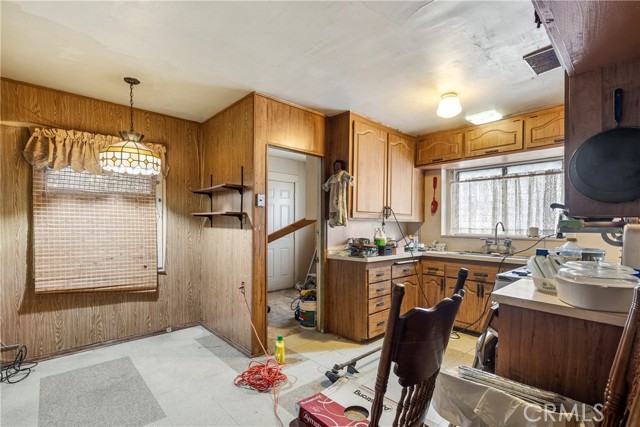 Los Angeles, California, 90018, United States, 2 Bedrooms Bedrooms, ,1 BathroomBathrooms,Residential,For Sale,1981345