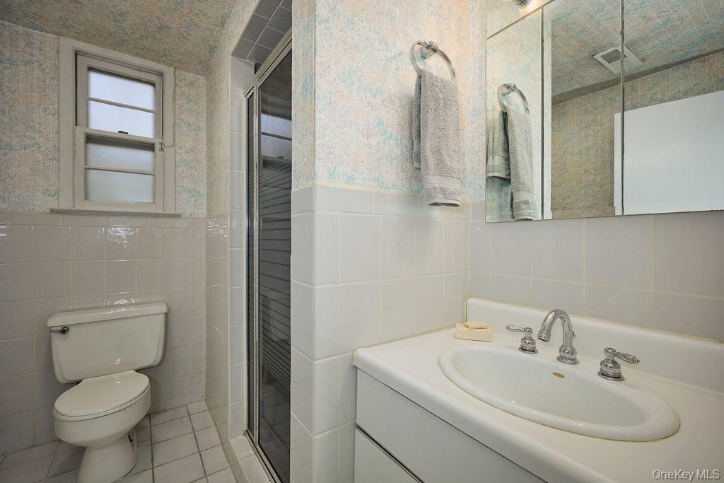 New Rochelle, New York, 10804, United States, 4 Bedrooms Bedrooms, ,3 BathroomsBathrooms,Residential,For Sale,1991055