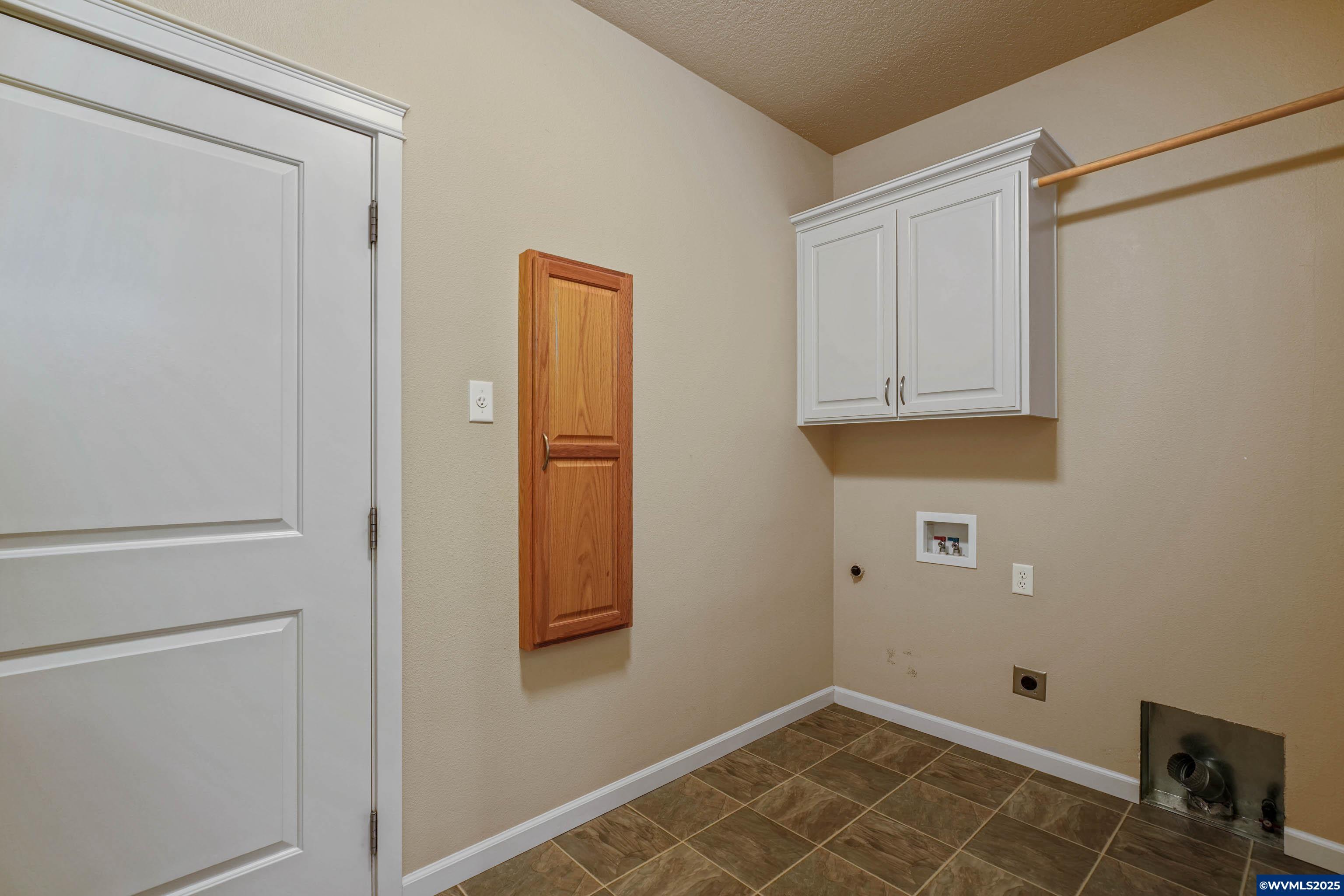 Salem, Oregon, 97306, United States, 3 Bedrooms Bedrooms, ,3 BathroomsBathrooms,Residential,For Sale,1989226