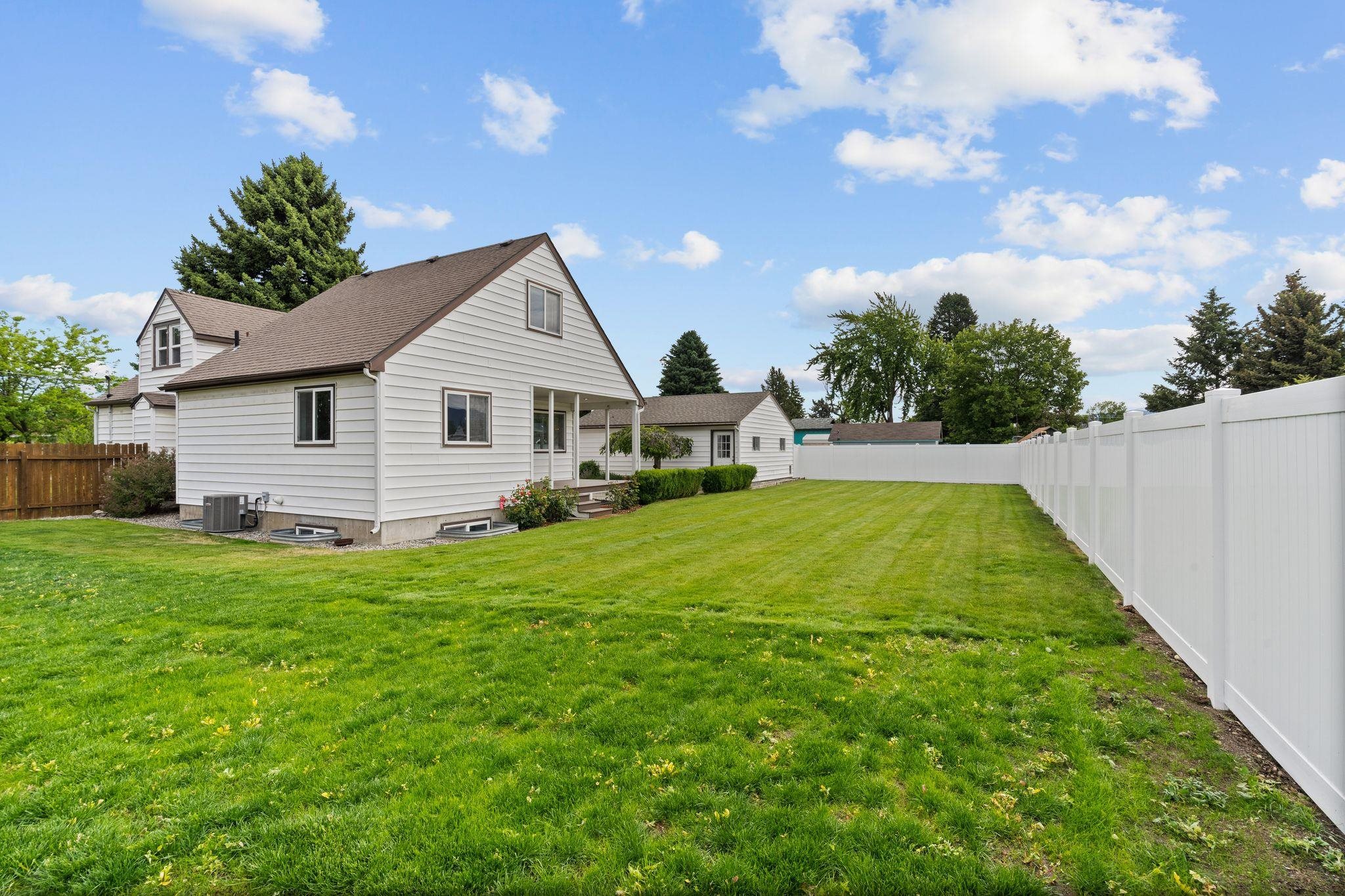 Greenacres, Washington, 99016, United States, 5 Bedrooms Bedrooms, ,2 BathroomsBathrooms,Residential,For Sale,1846797