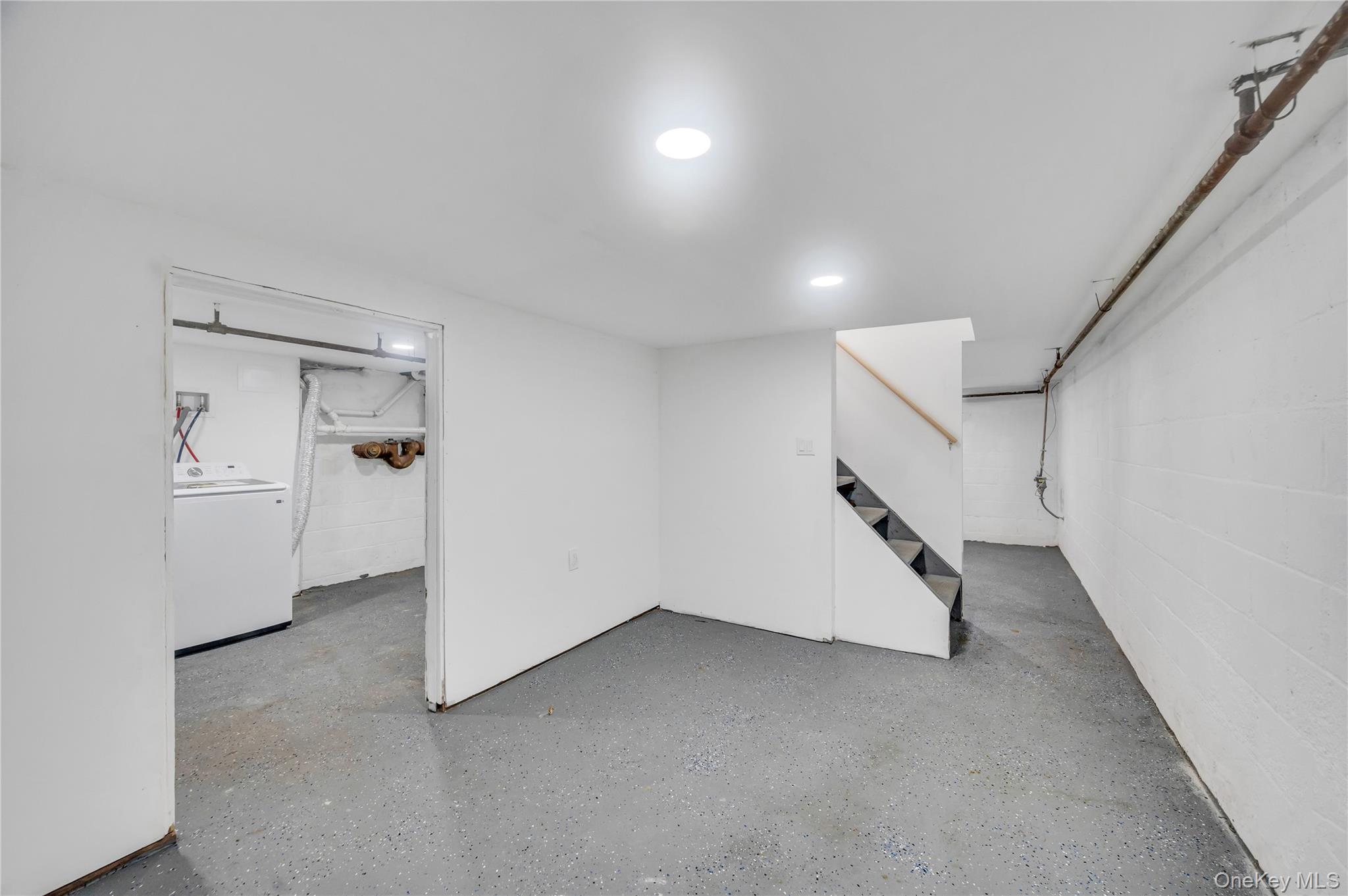 Shirley, New York, 11967, United States, 5 Bedrooms Bedrooms, ,2 BathroomsBathrooms,Residential,For Sale,1948254