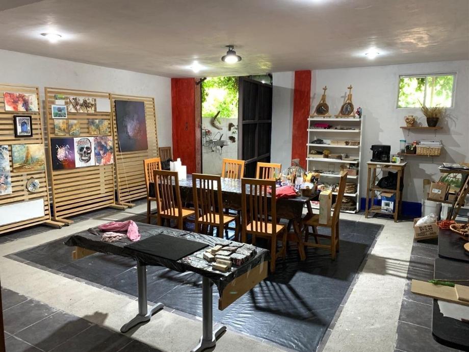 Corregidora, Querétaro, 76000, Mexico, 5 Bedrooms Bedrooms, ,1 BathroomBathrooms,Residential,For Sale,1994354