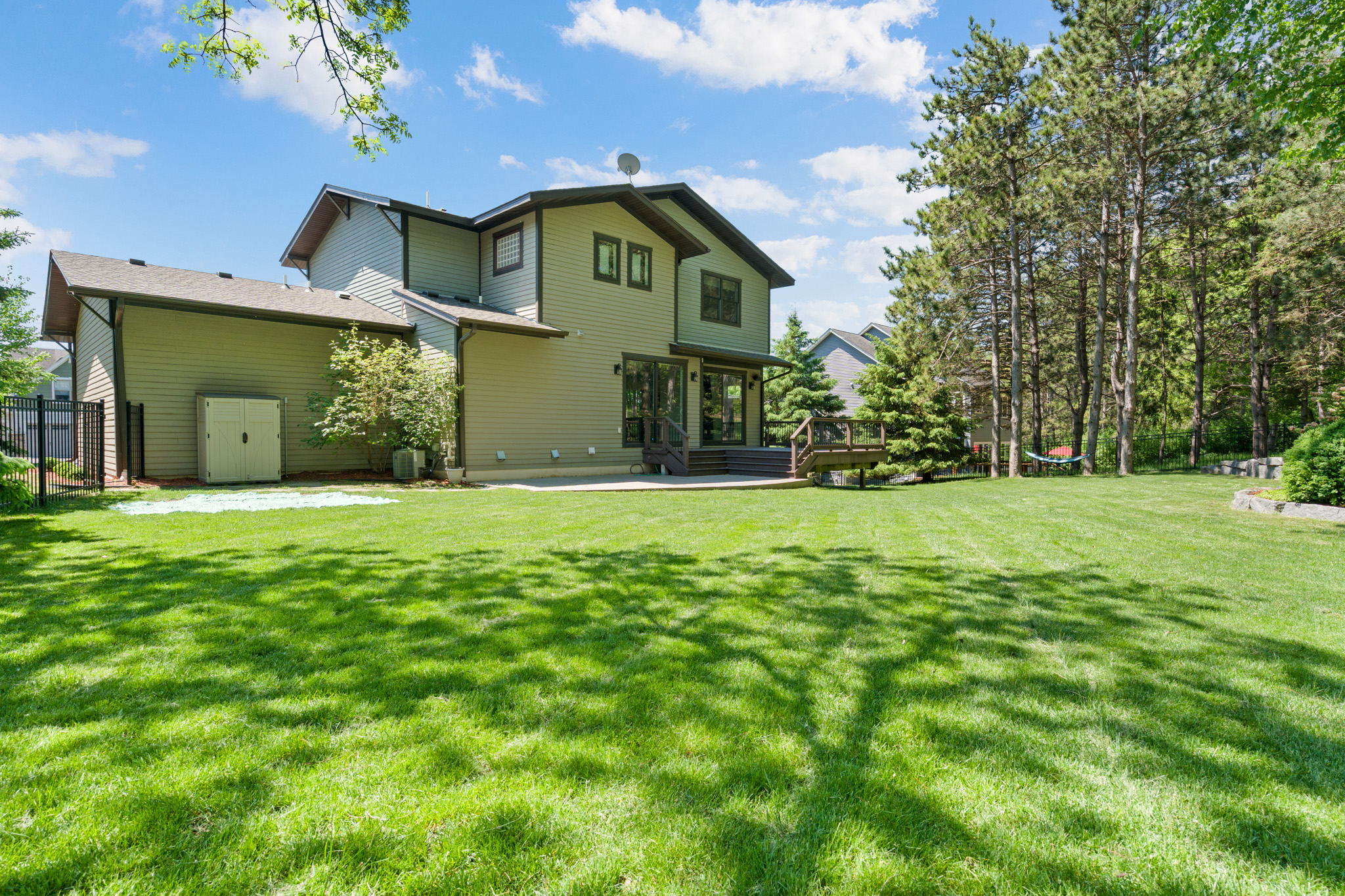  Refined Eden Prairie Living with Resort Style Backyard - 物件實景