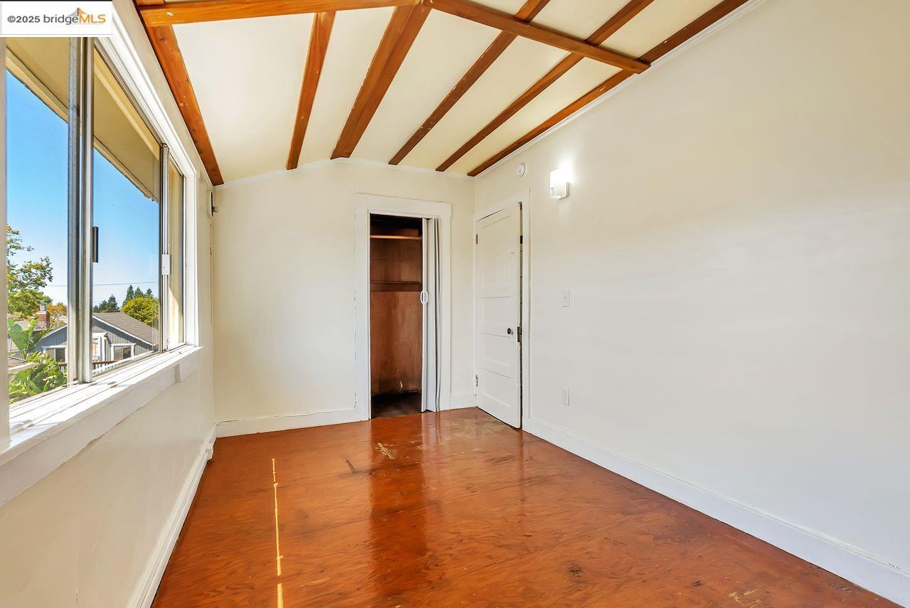 Oakland, California, 94608, United States, 6 Bedrooms Bedrooms, ,3 BathroomsBathrooms,Residential,For Sale,1939780