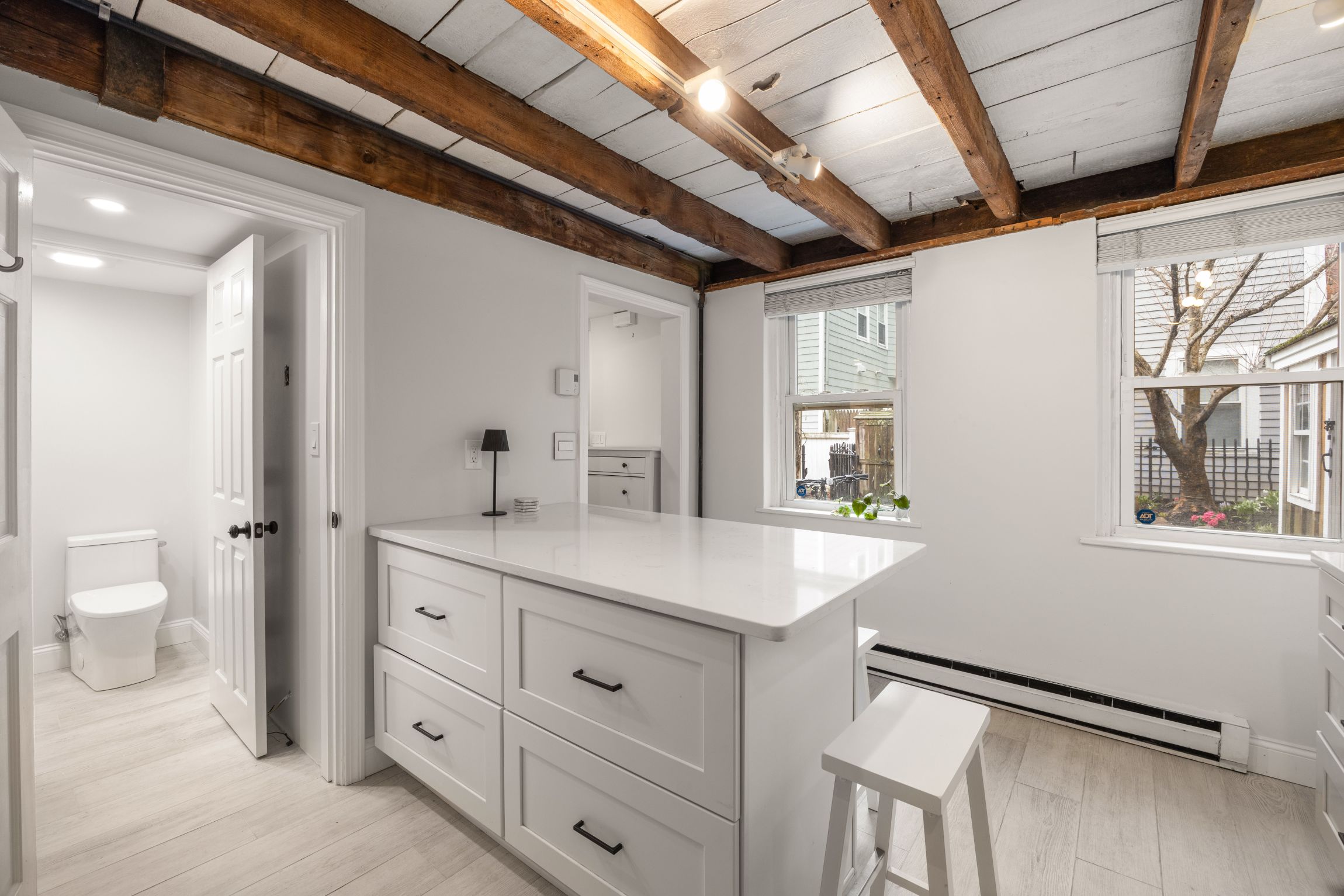  4 Mead Street Ct, Boston, MA, 02129 - 物件實景