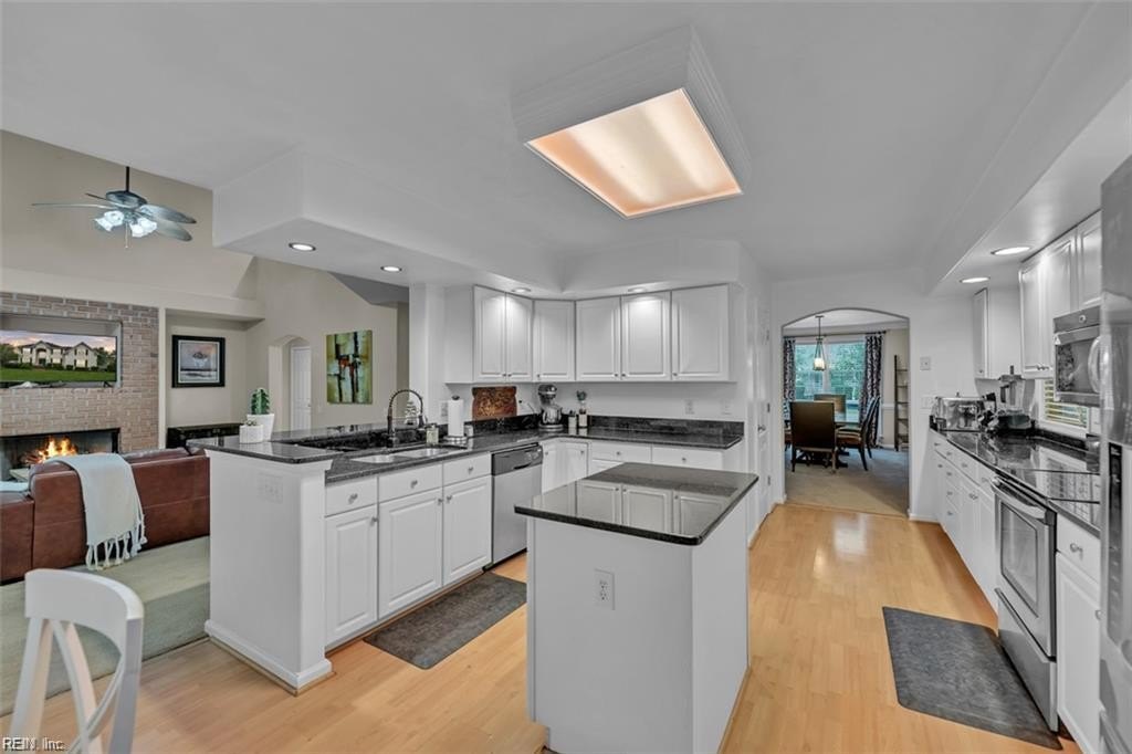 Virginia Beach, Virginia, 23456, United States, 6 Bedrooms Bedrooms, ,4 BathroomsBathrooms,Residential,For Sale,1942829