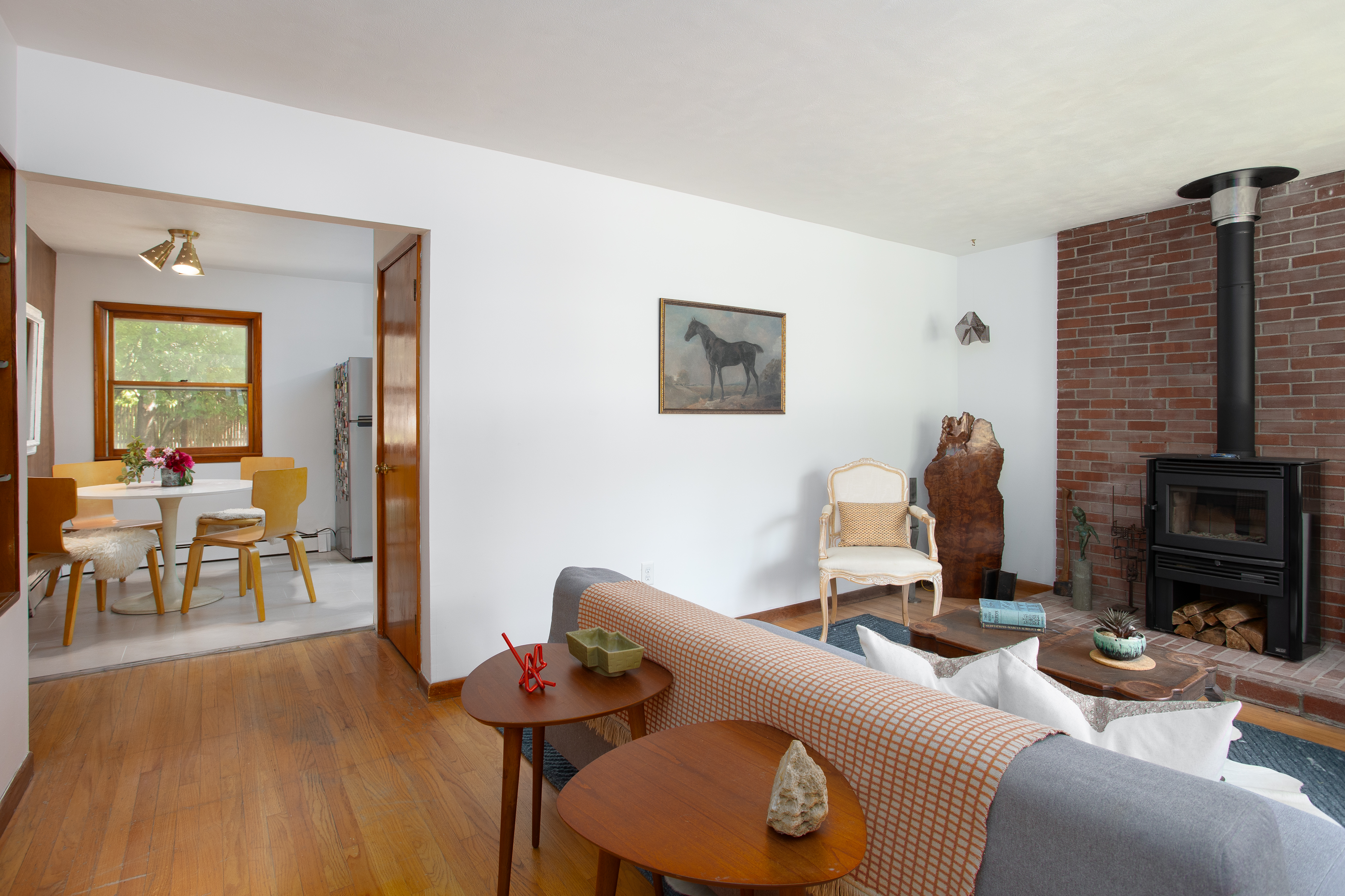  Modern Mid-Century Style Meets Prime Downtown Location - 物件實景