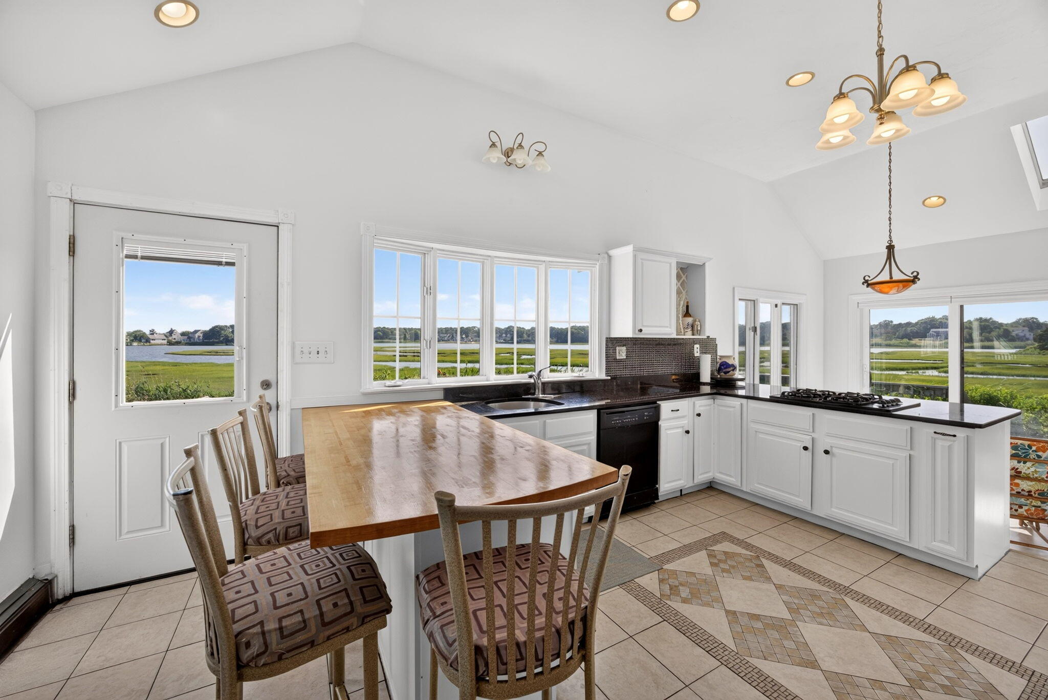  21 Kens Way Street, West Yarmouth, MA, 02673 - 物件實景