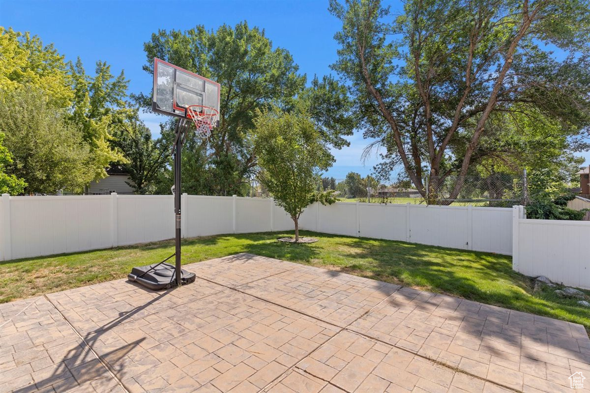 Kaysville, Utah, 84037, United States, 4 Bedrooms Bedrooms, ,3 BathroomsBathrooms,Residential,For Sale,1941718