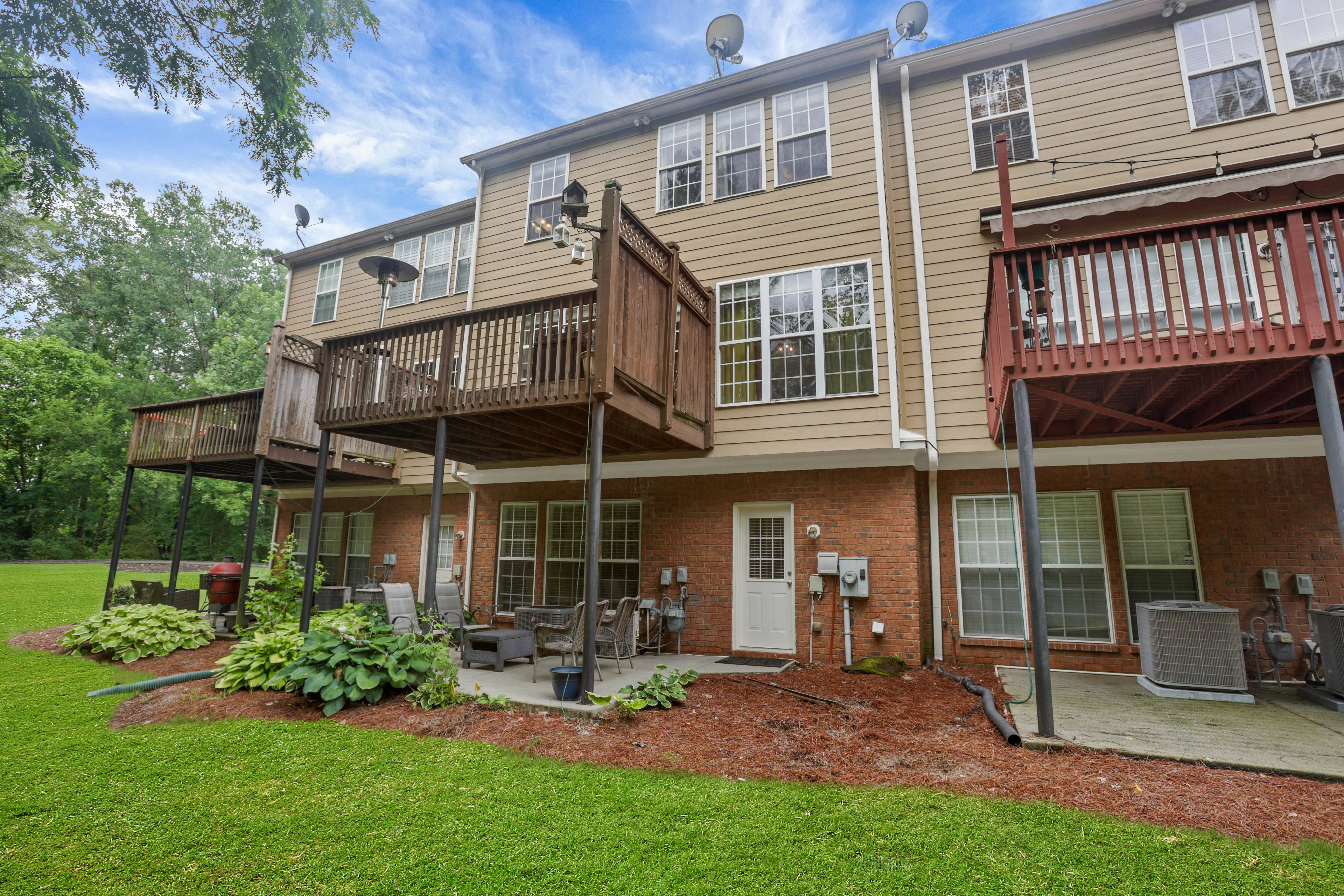  Charming Townhome in Desirable Area - 物件實景