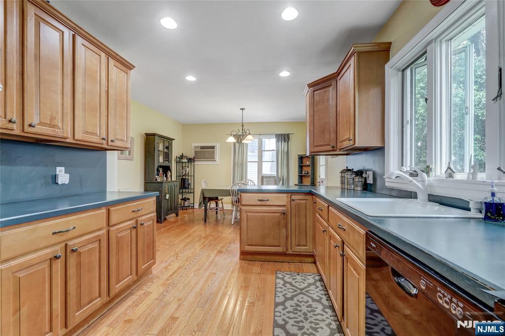 Fair Lawn, New Jersey, 07410, United States, 3 Bedrooms Bedrooms, ,3 BathroomsBathrooms,Residential,For Sale,1992145