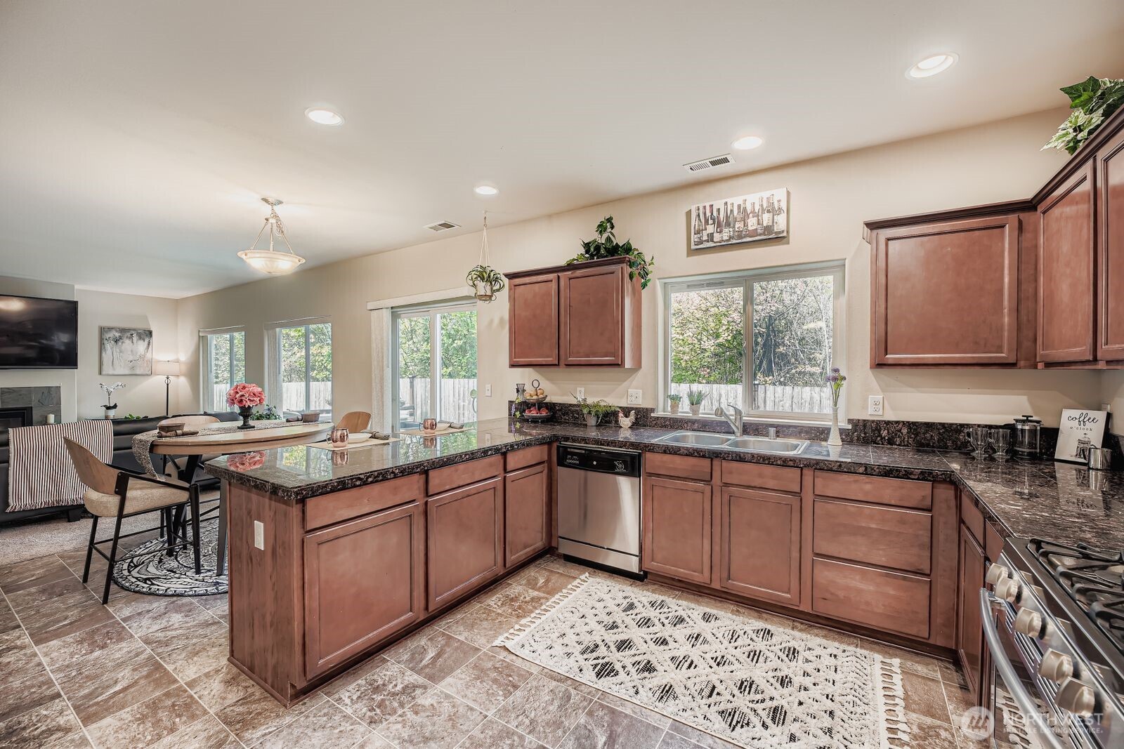 Puyallup, Washington, 98375, United States, 5 Bedrooms Bedrooms, ,3 BathroomsBathrooms,Residential,For Sale,1983977