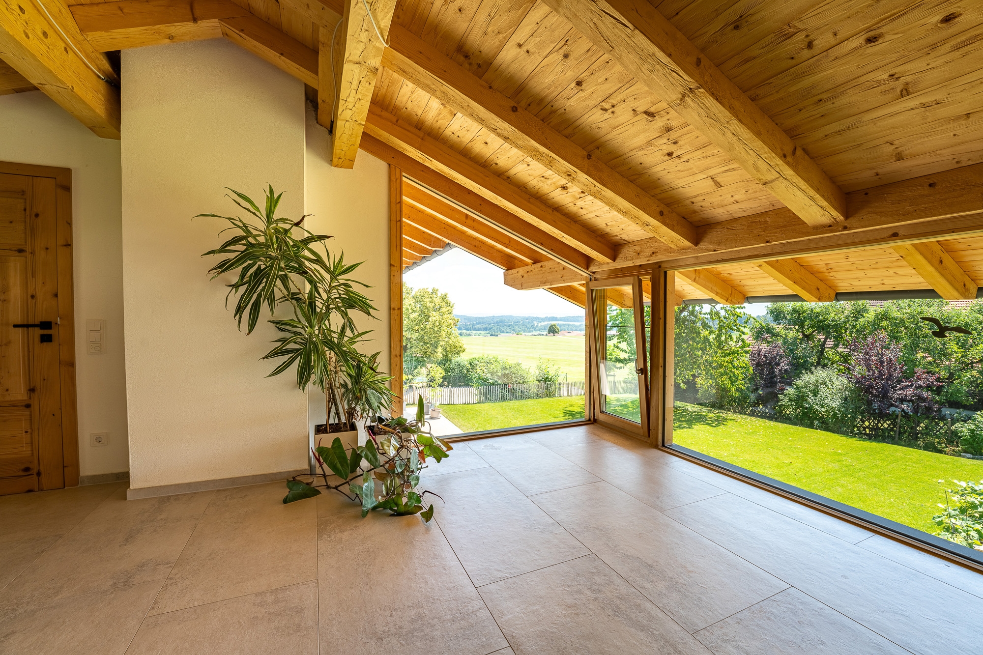  where  every day begin s with a view of the mountains: modern living with a pan... - 物件實景