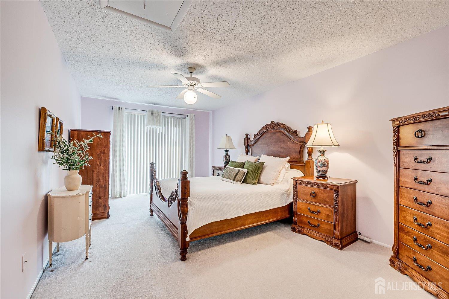 Edison, New Jersey, 08820, United States, 2 Bedrooms Bedrooms, ,3 BathroomsBathrooms,Residential,For Sale,1991890