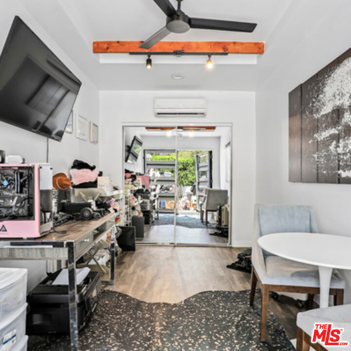 Los Angeles, California, 90048, United States, 3 Bedrooms Bedrooms, ,2 BathroomsBathrooms,Residential,For Sale,1919092