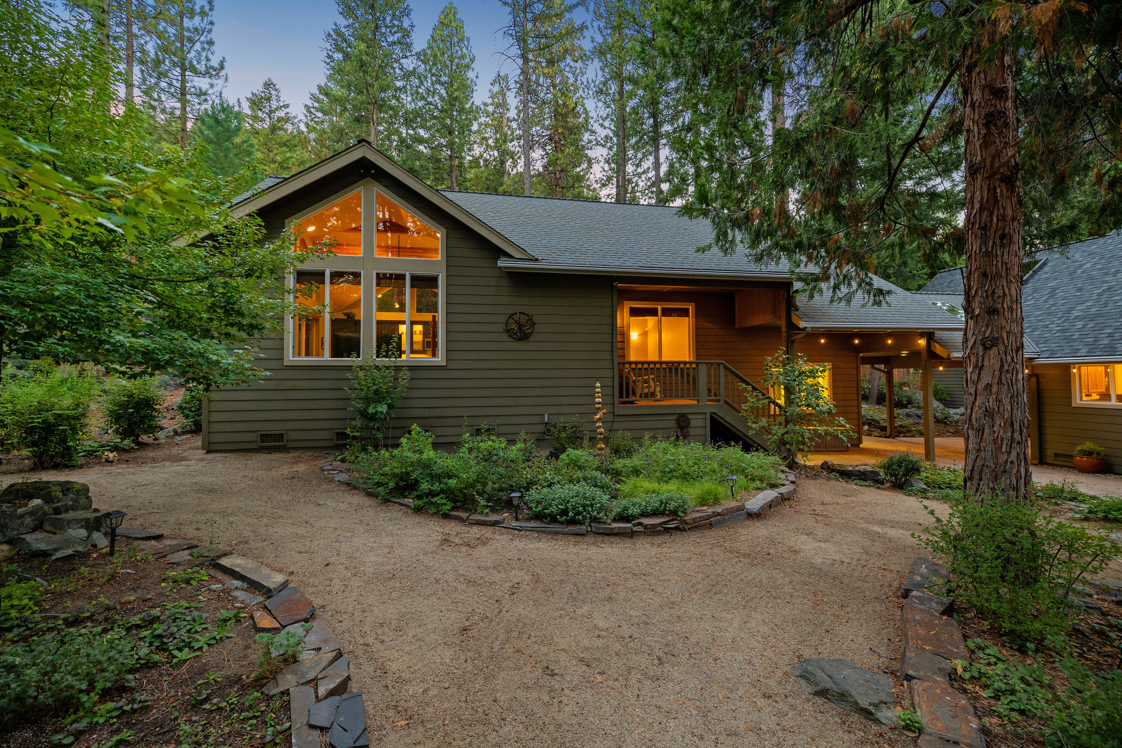  Luxury Mountain Retreat with Guest House on 1 Acre in the Heart of Graeagle - 物件實景