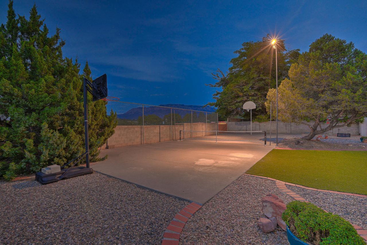 Albuquerque, New Mexico, 87109, United States, 4 Bedrooms Bedrooms, ,3 BathroomsBathrooms,Residential,For Sale,1940496