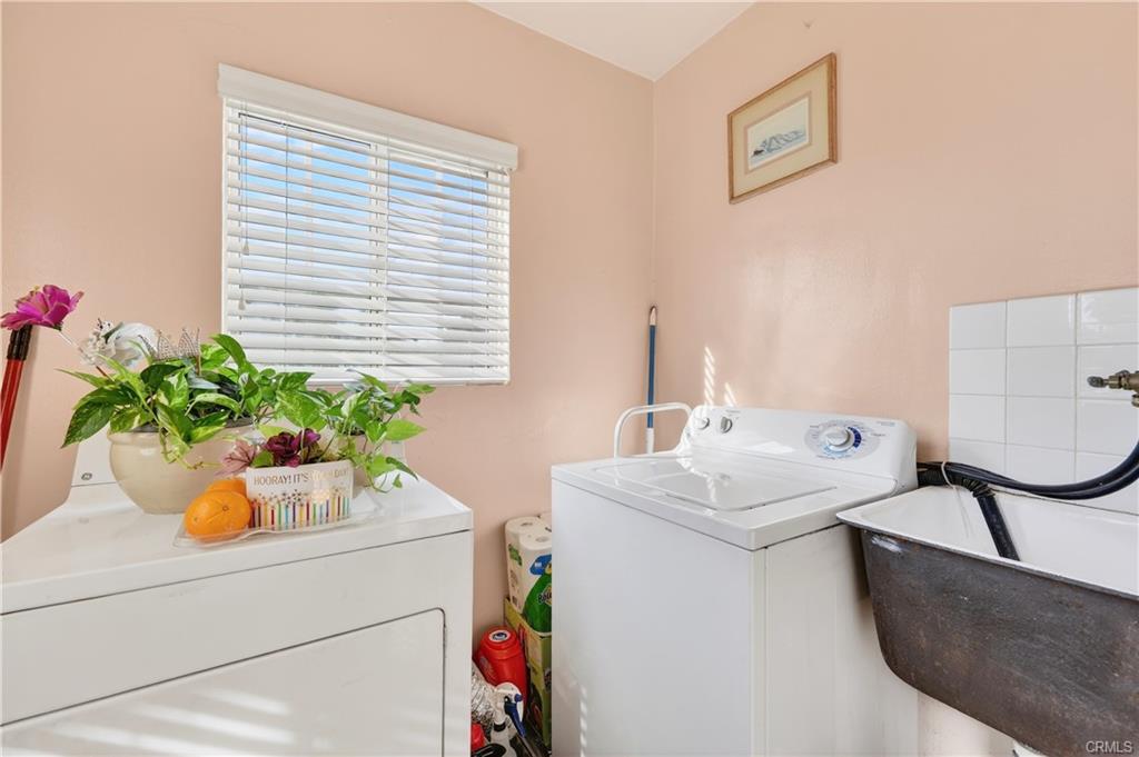 Los Angeles, California, 90061, United States, 3 Bedrooms Bedrooms, ,1 BathroomBathrooms,Residential,For Sale,2012539