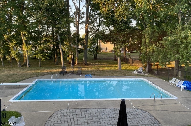 Fairfield Twp., New Jersey, 07004, United States, 3 Bedrooms Bedrooms, ,3 BathroomsBathrooms,Residential,For Sale,1923518