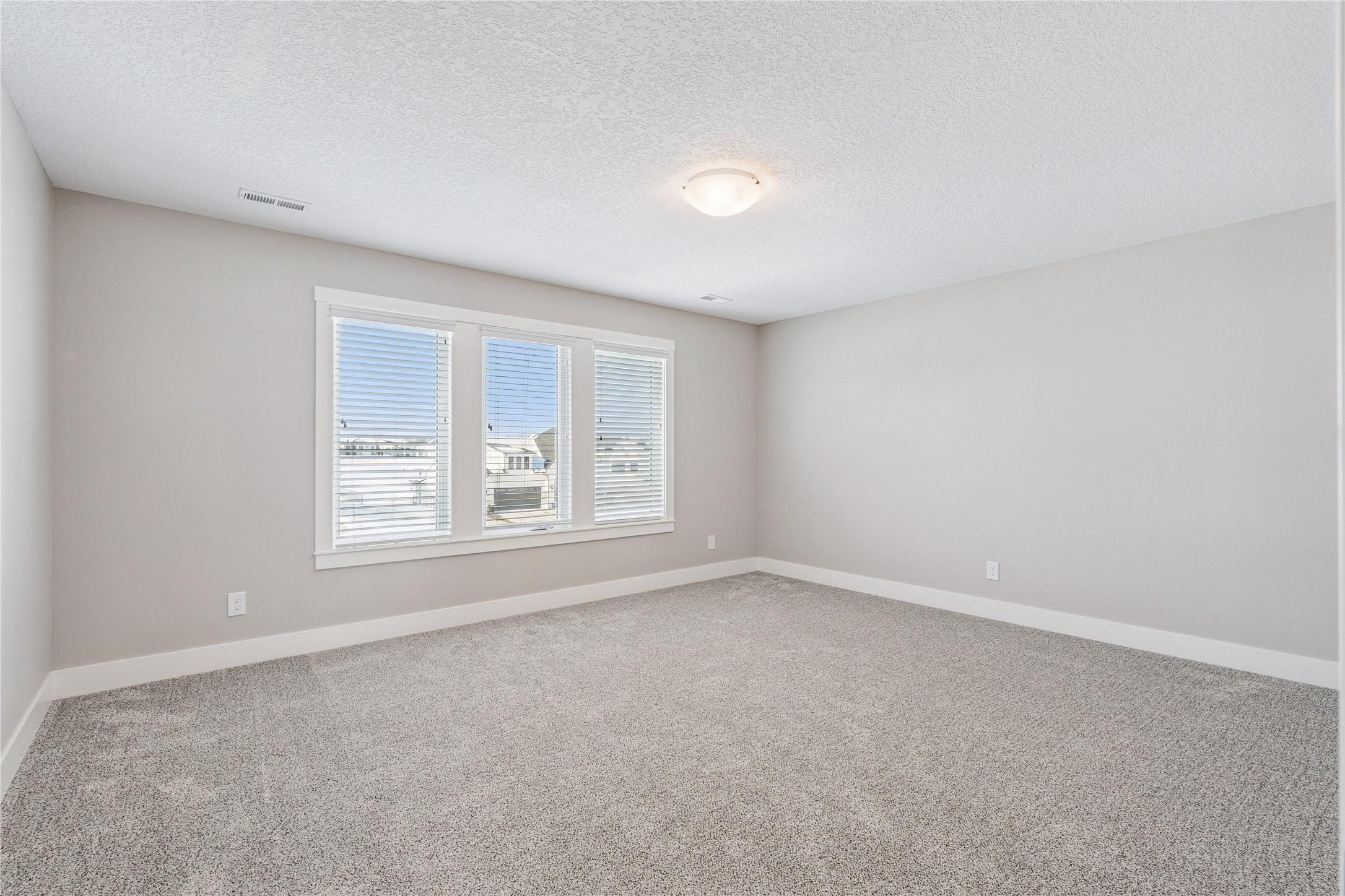 Urbandale, Iowa, 50323, United States, 5 Bedrooms Bedrooms, ,4 BathroomsBathrooms,Residential,For Sale,2005616