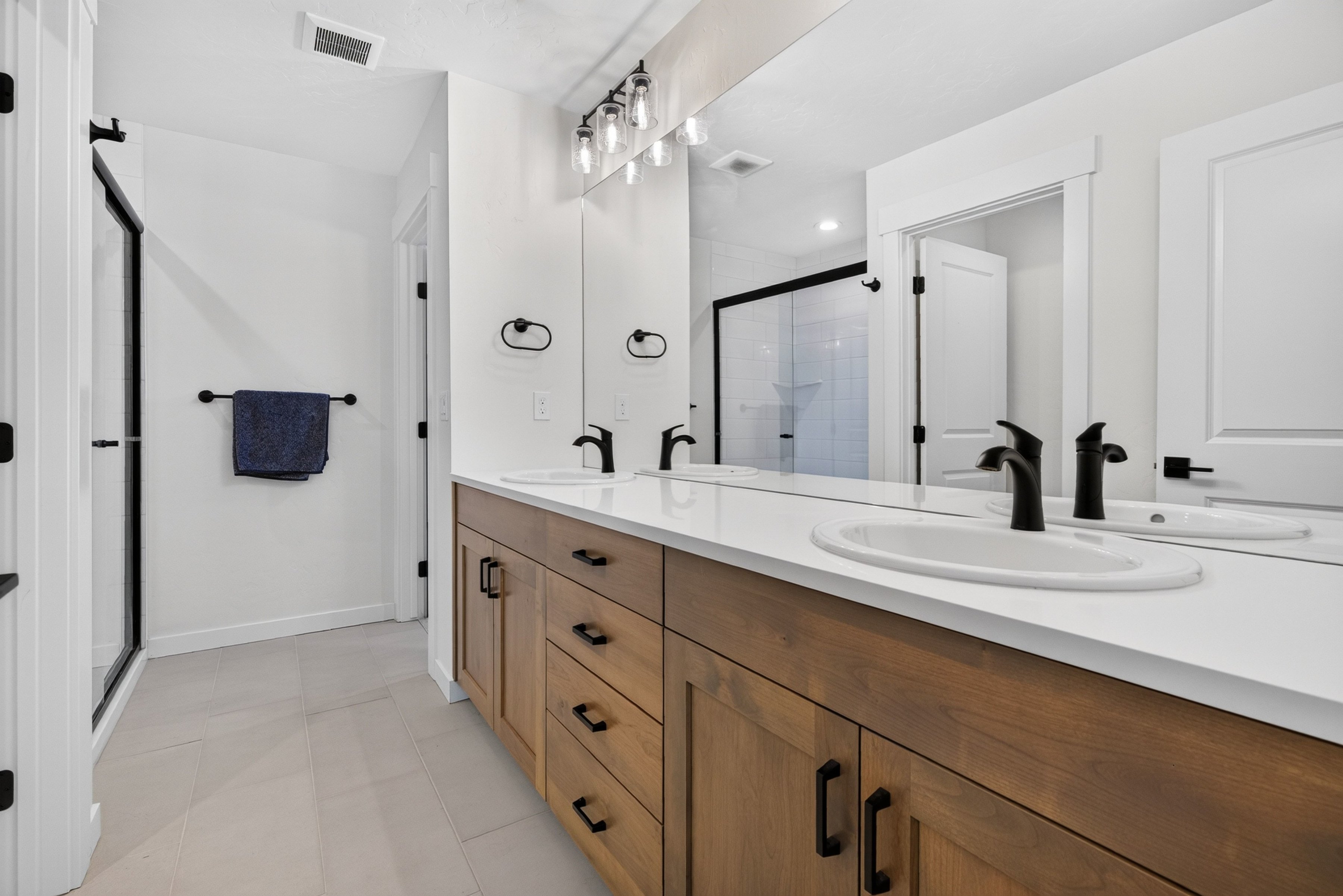  Stylish, Low-Maintenance Living with Resort-Style Amenities - 物件實景