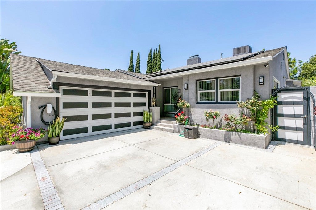 Van Nuys, California, 91406, United States, 3 Bedrooms Bedrooms, ,2 BathroomsBathrooms,Residential,For Sale,1940883