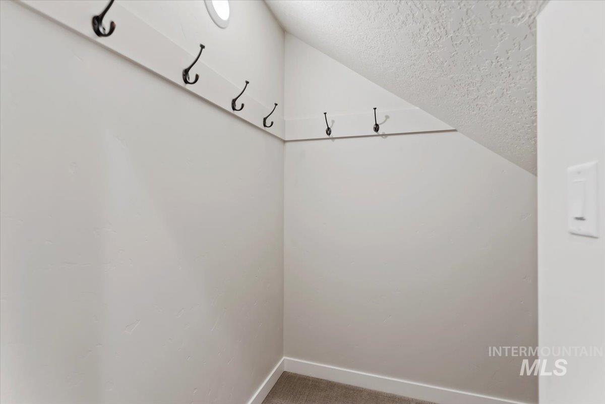 Eagle, Idaho, 83616-1017, United States, 4 Bedrooms Bedrooms, ,Residential,For Sale,1925086